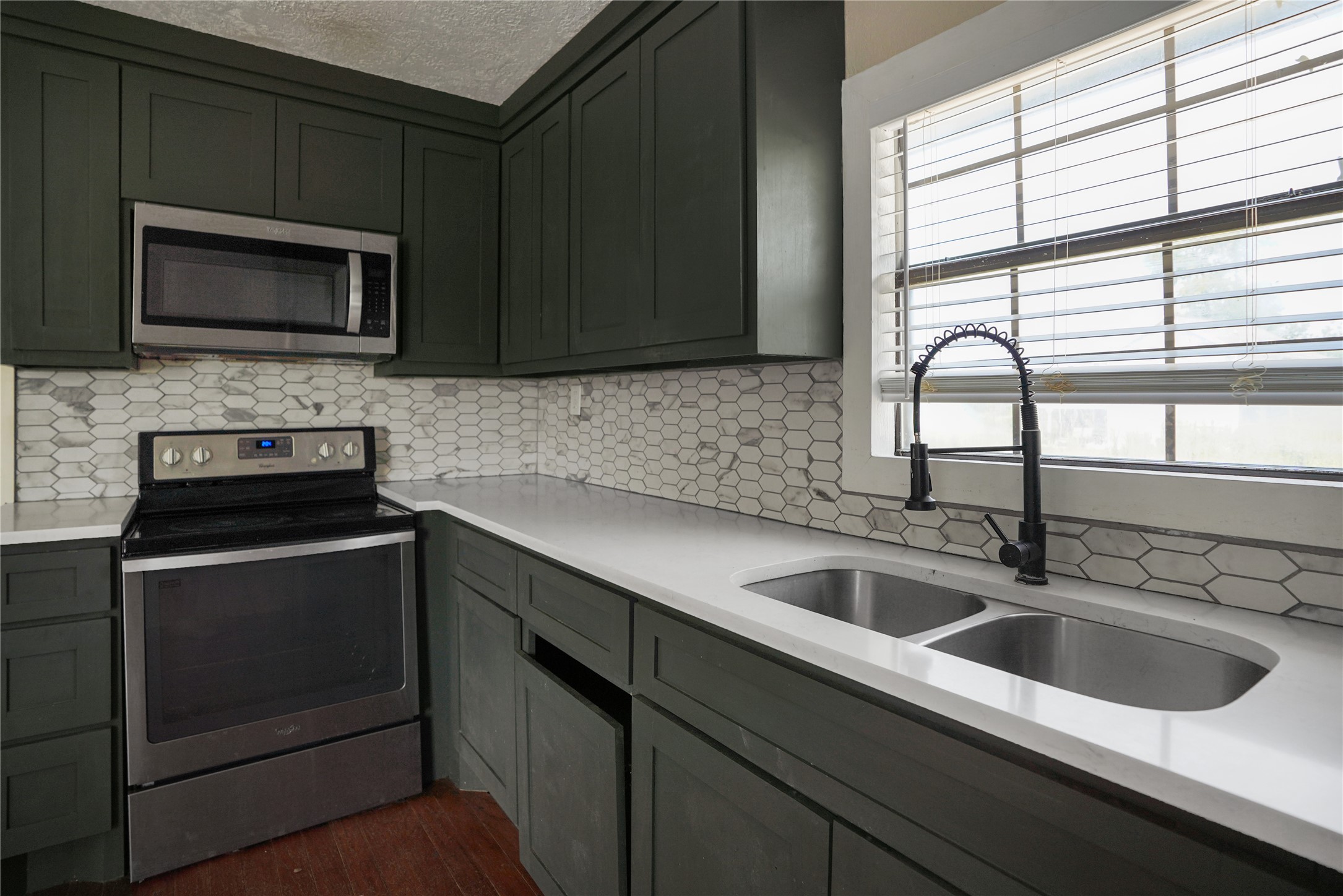 207 Riverside Street Property Photo 19