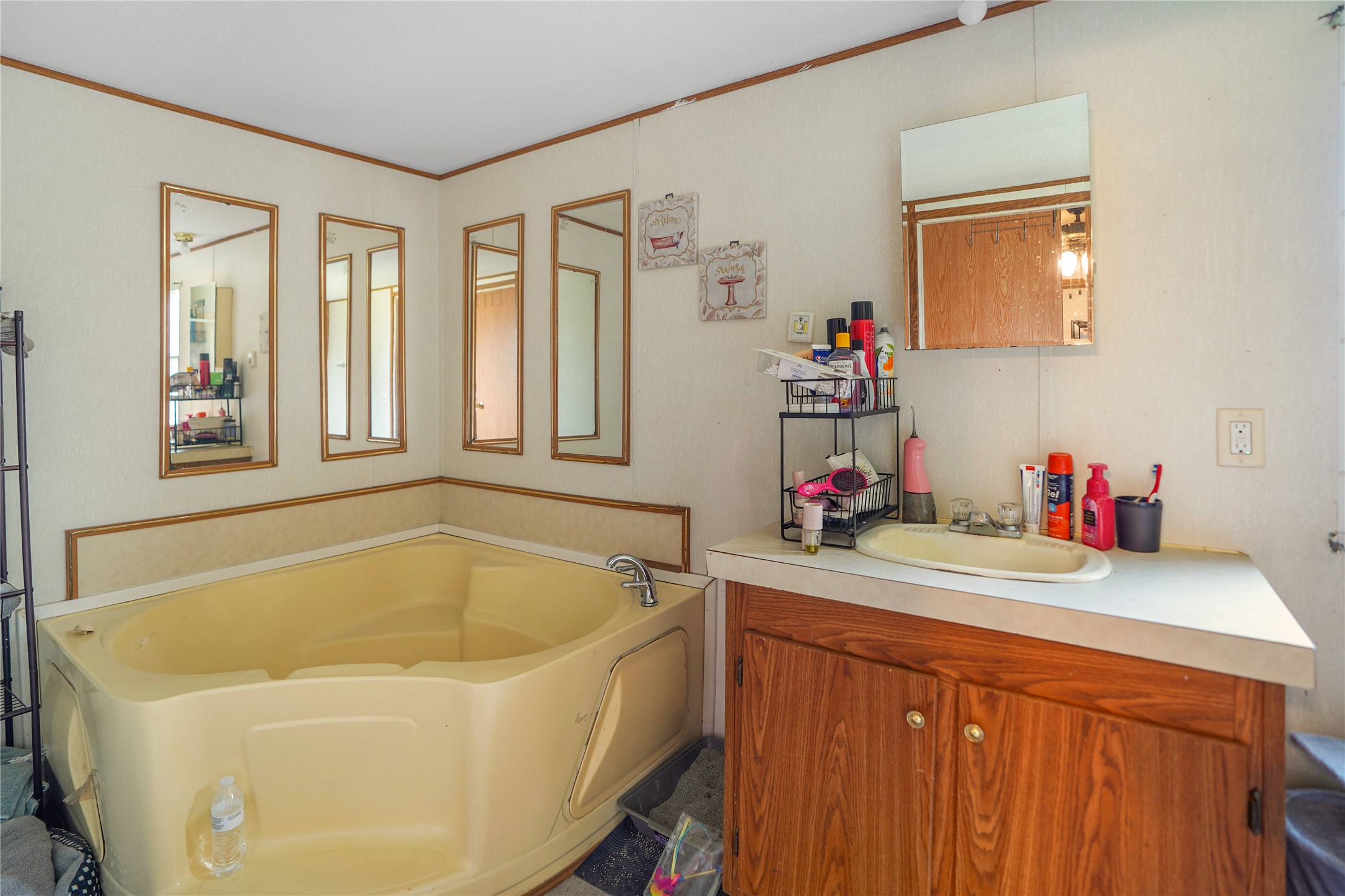 207 Riverside Street Property Photo 29