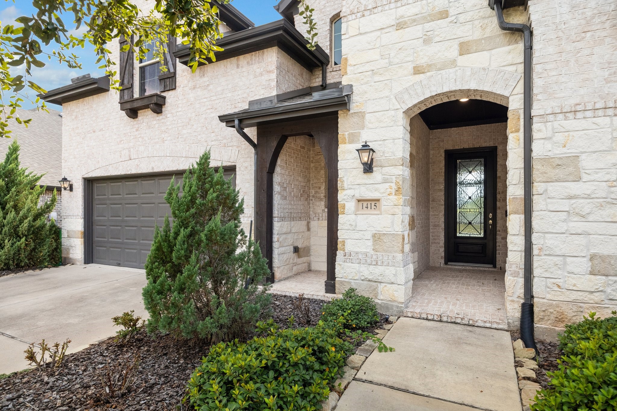 1415 Layla Sage Loop Property Photo 3