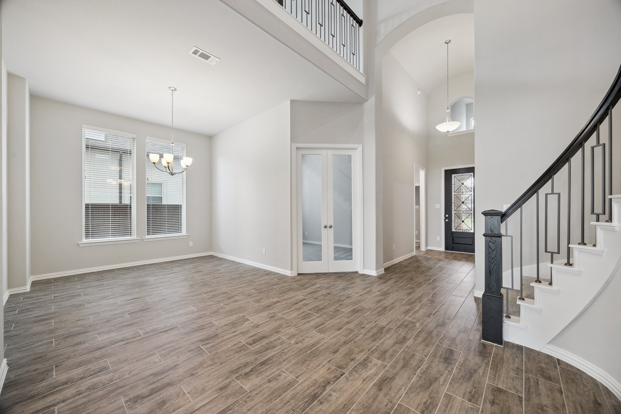 1415 Layla Sage Loop Property Photo 4