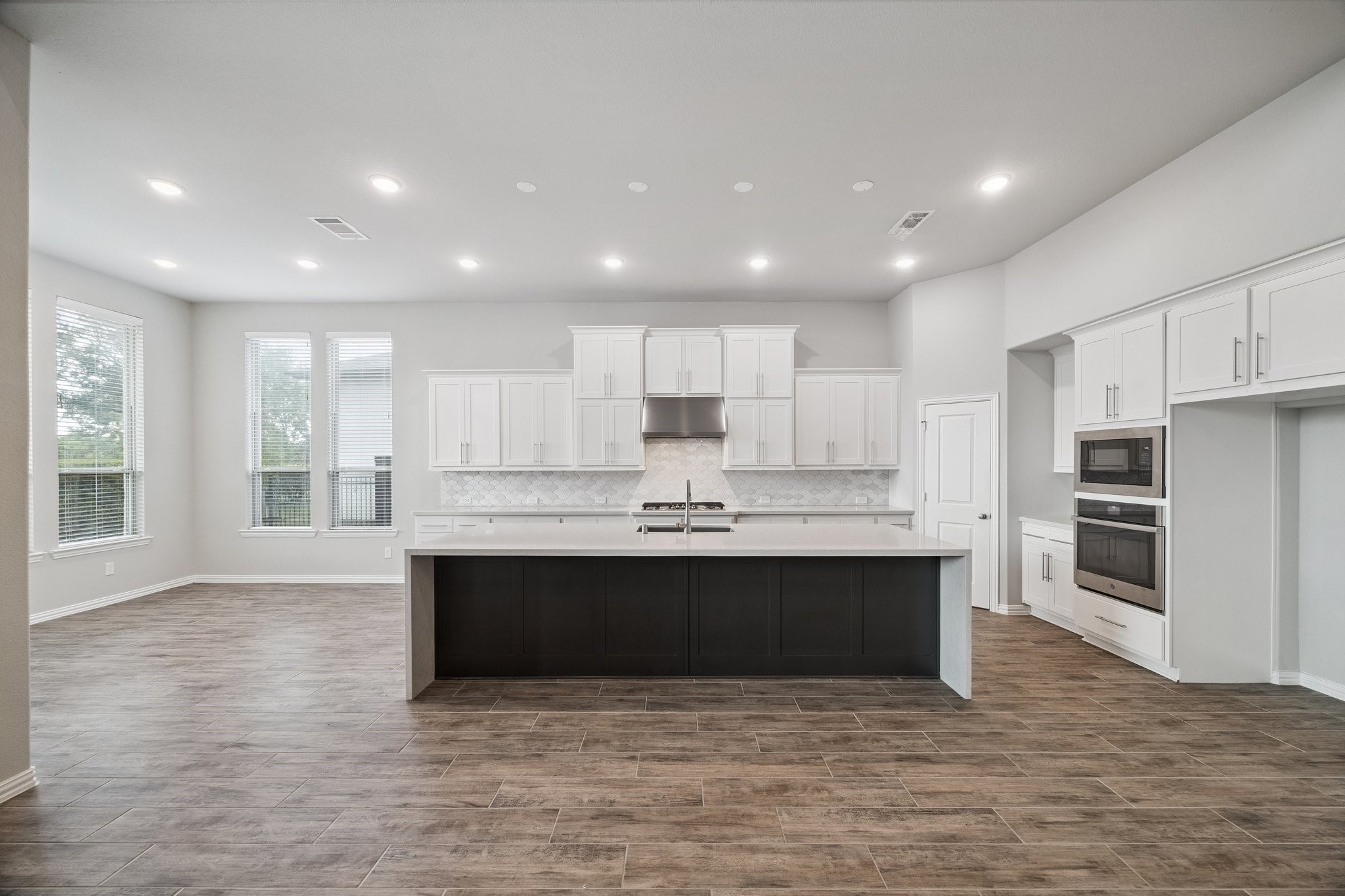 1415 Layla Sage Loop Property Photo 9