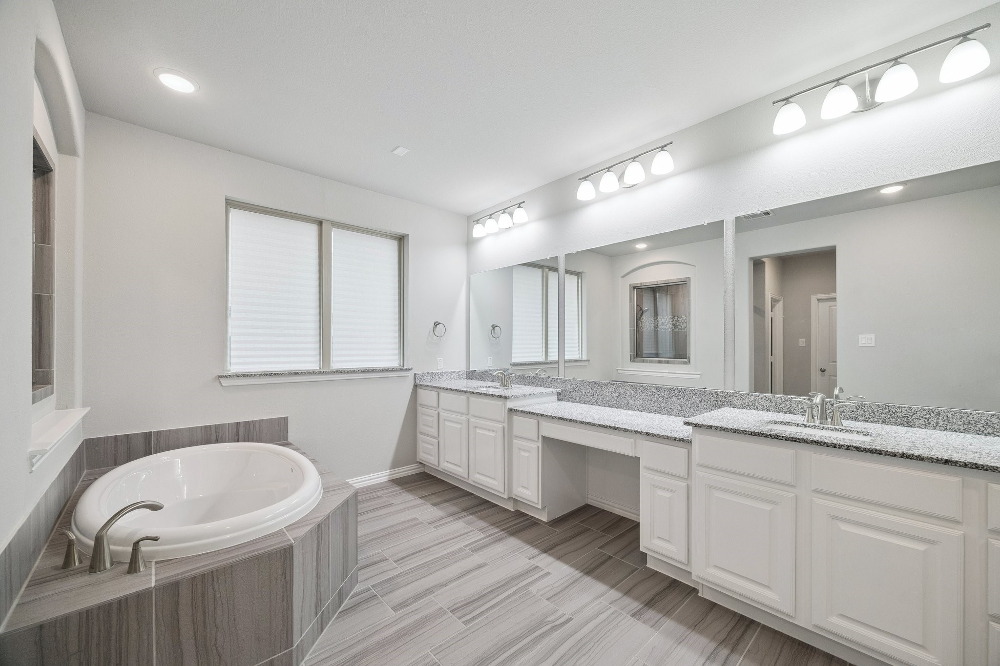 1415 Layla Sage Loop Property Photo 14