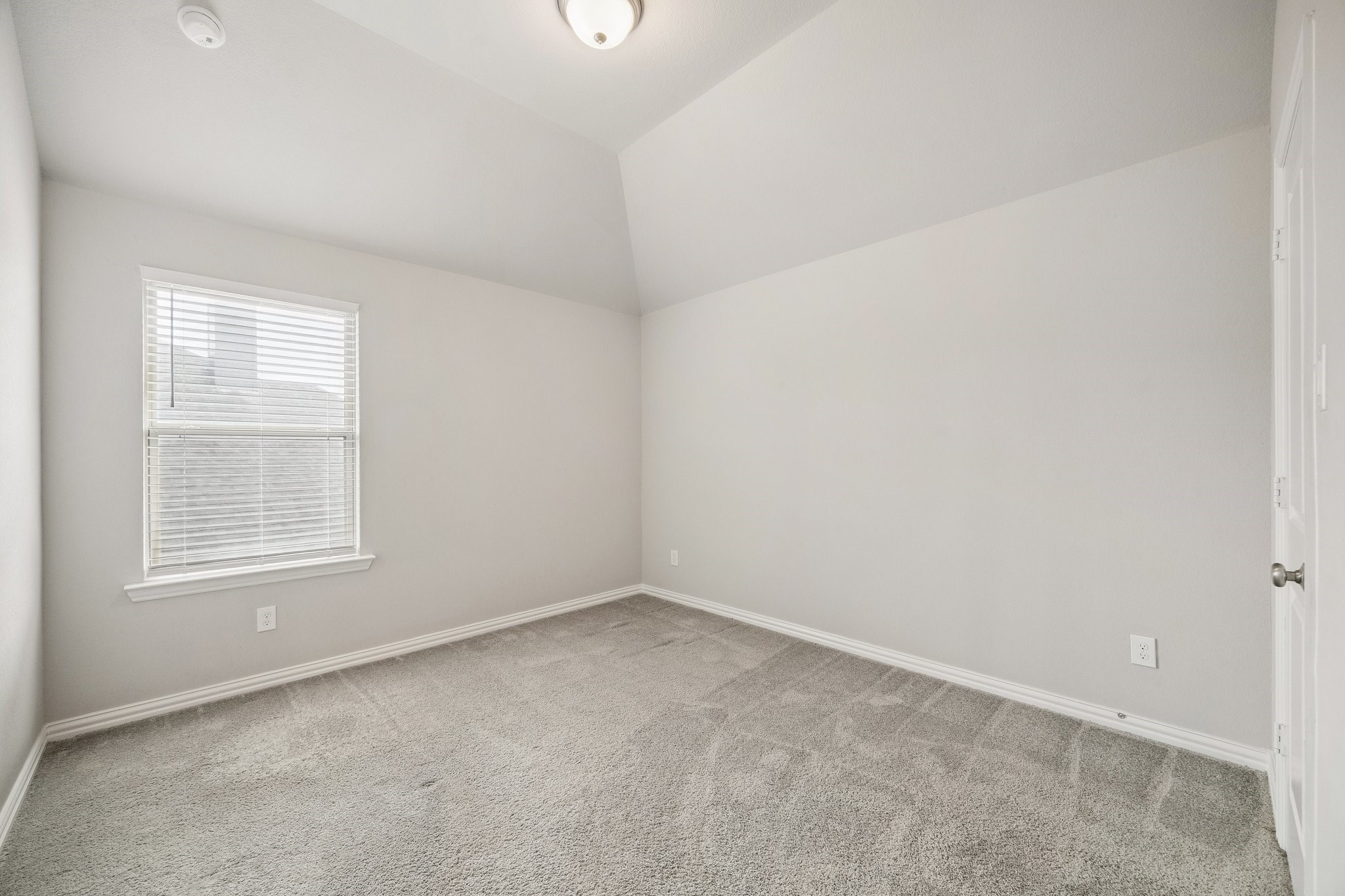 1415 Layla Sage Loop Property Photo 18