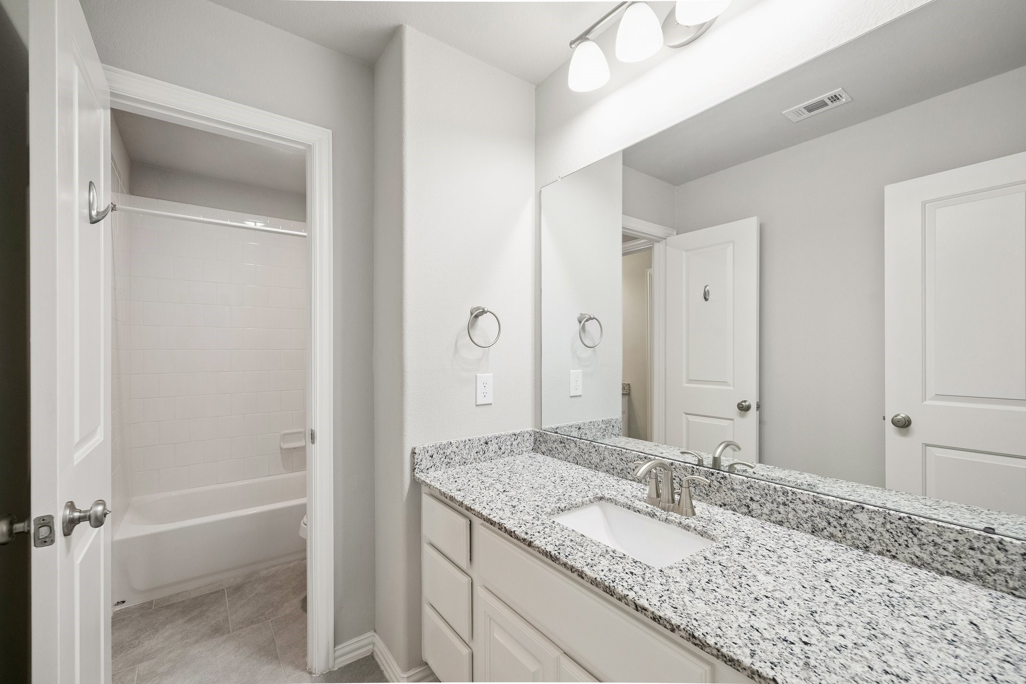 1415 Layla Sage Loop Property Photo 19