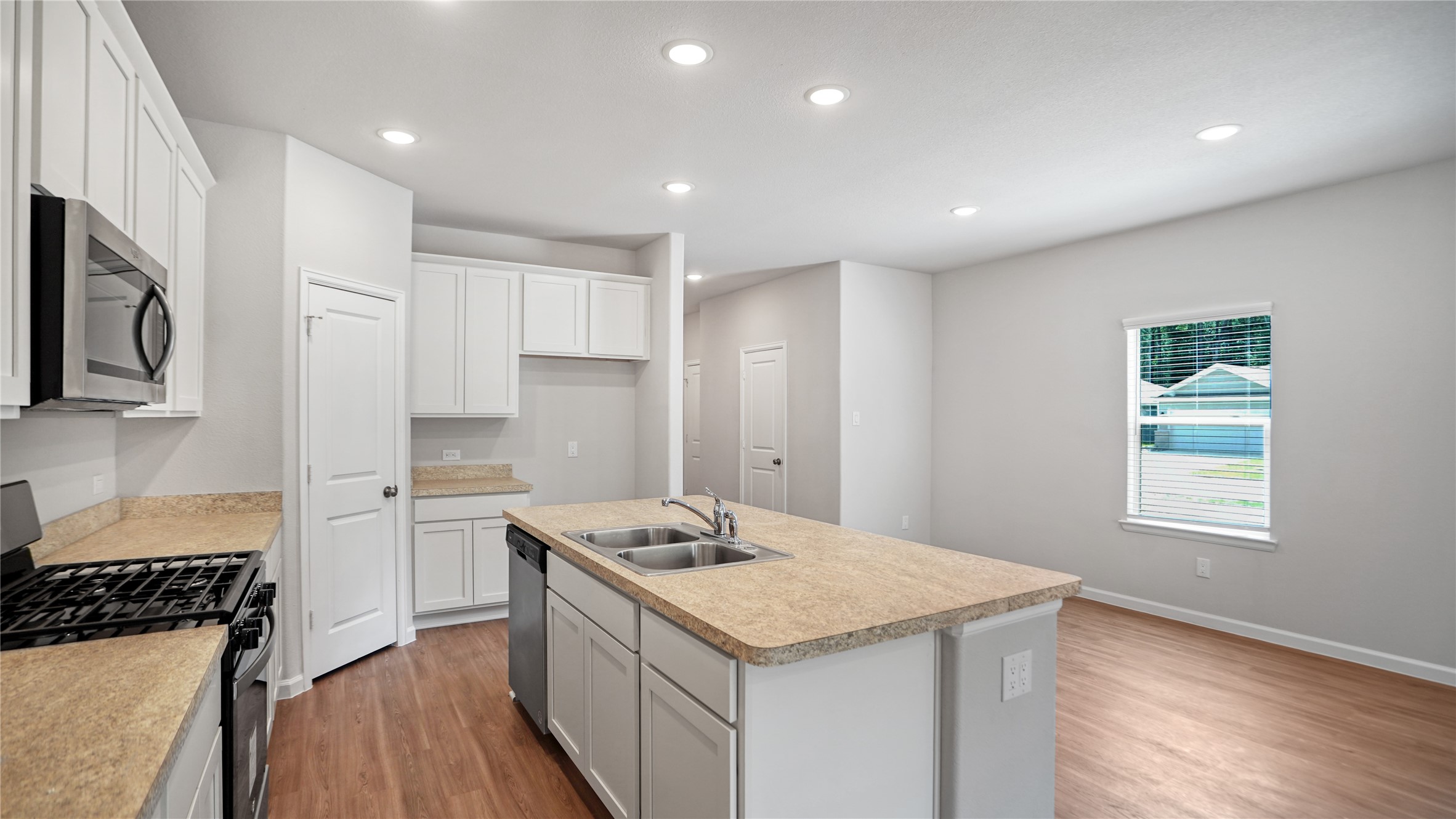 16505 Opportunity Way Property Photo 8