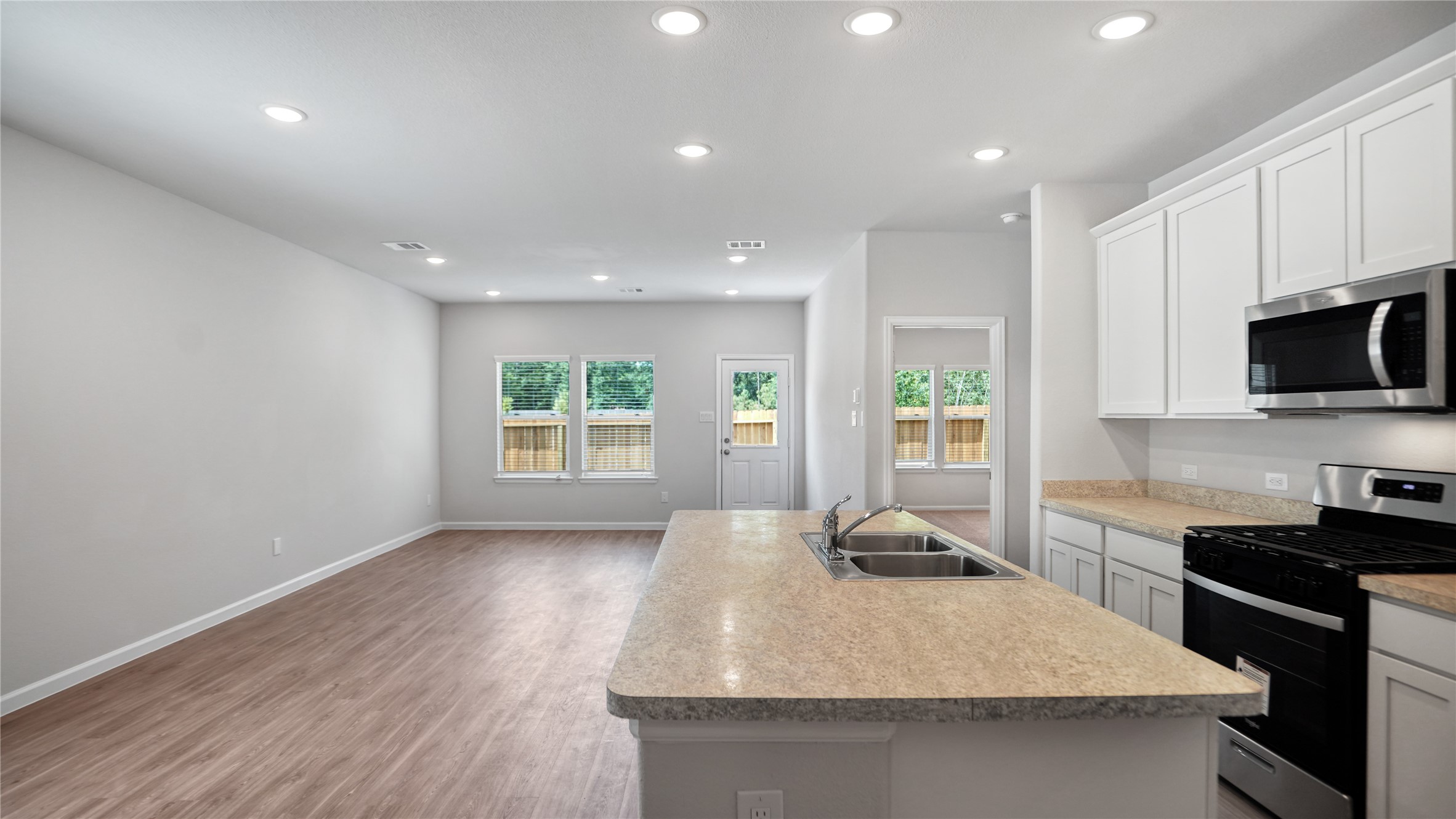 16505 Opportunity Way Property Photo 9