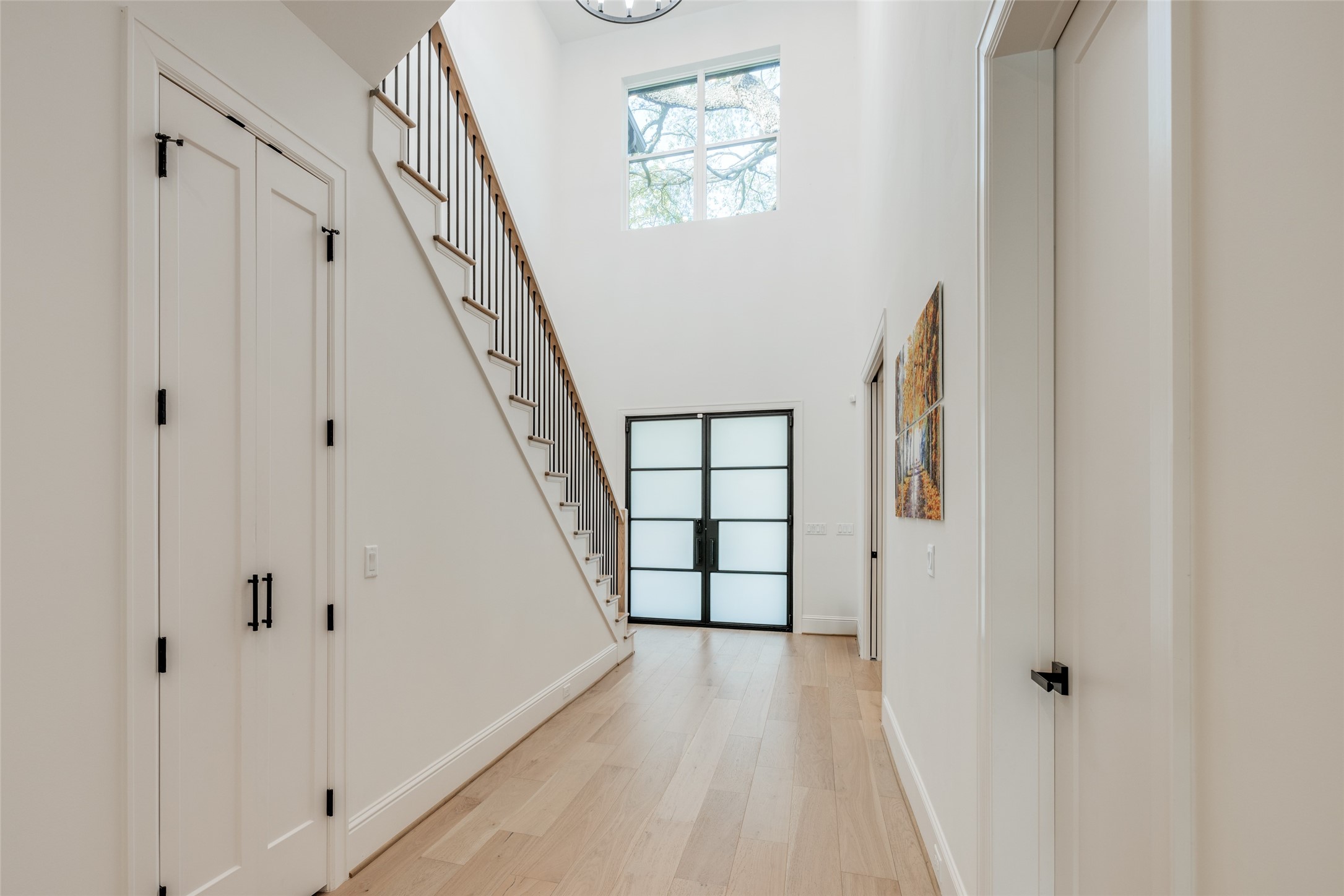 907 W 43rd Street Property Photo 39