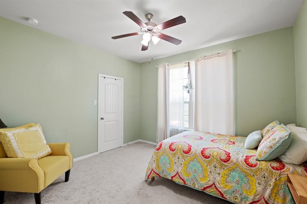 4911 Thunder Creek Lane Property Photo 3