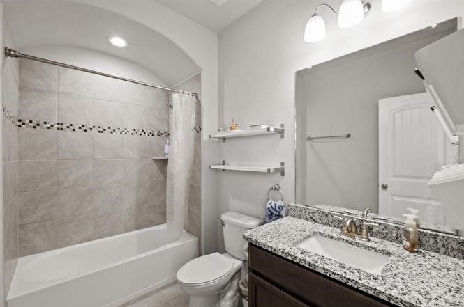 4911 Thunder Creek Lane Property Photo 4