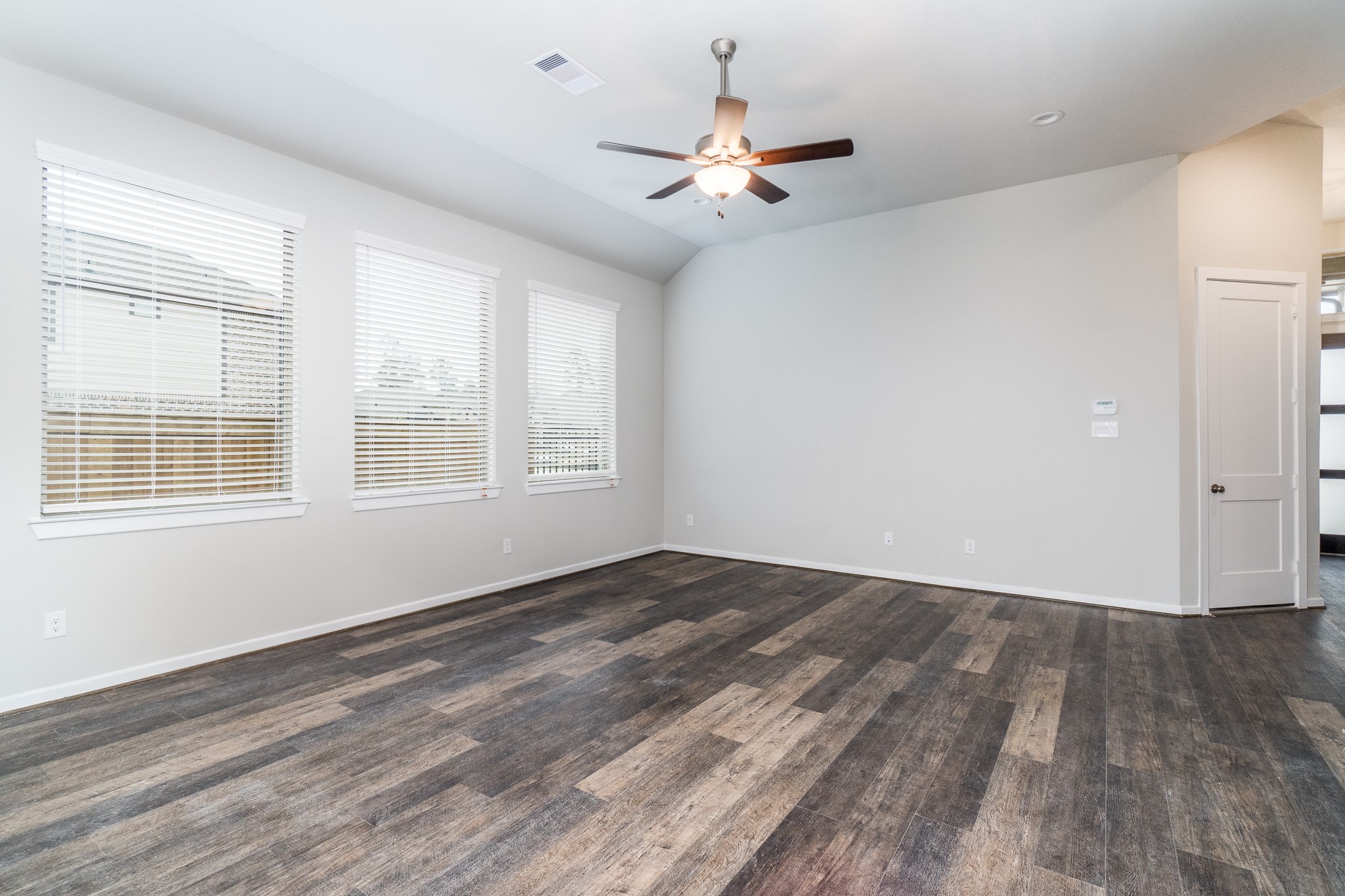 27054 Golden Knoll Drive Property Photo 4