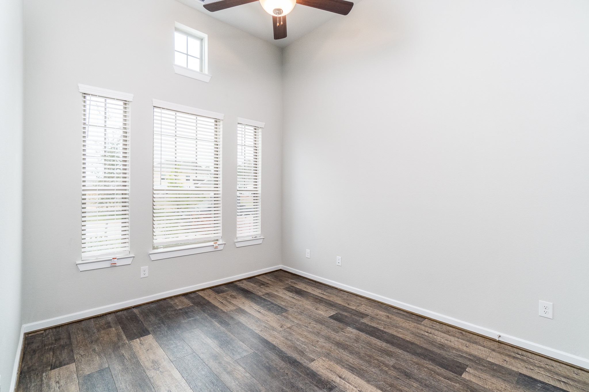 27054 Golden Knoll Drive Property Photo 9