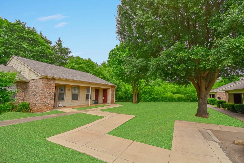 1220 Heritage Dr Property Photo 3