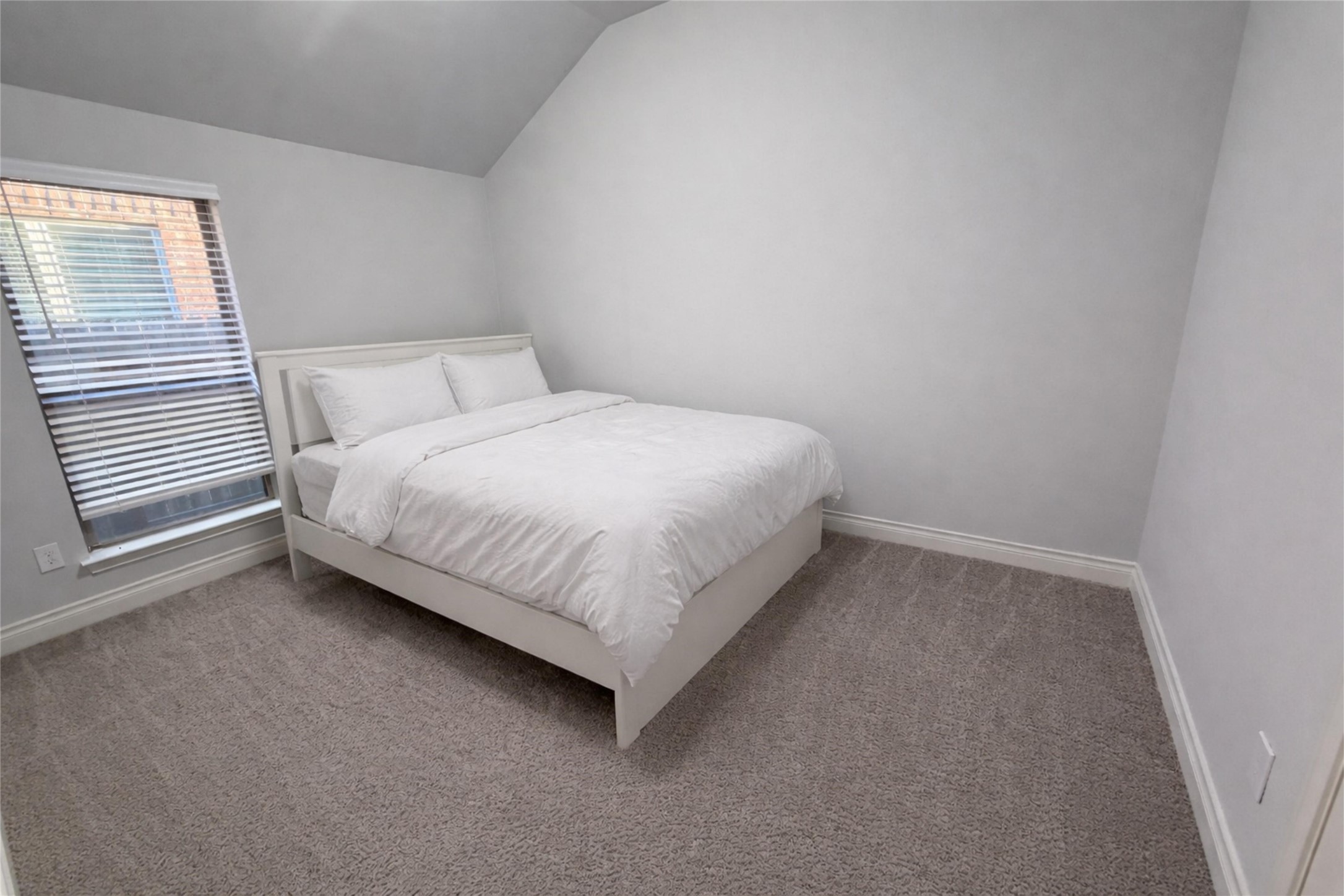 12807 Spiegel Street Property Photo 6