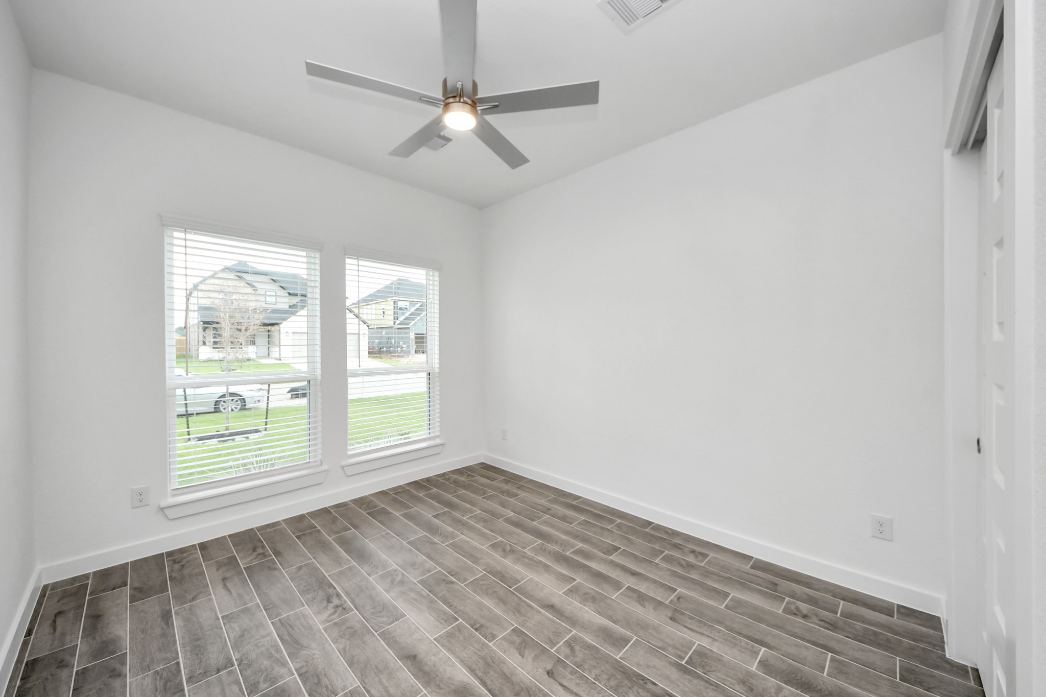 24514 Broad Park Ct Property Photo 7
