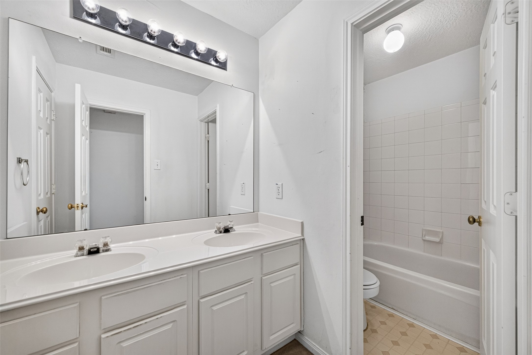 14015 Long Shadow Drive Property Photo 34
