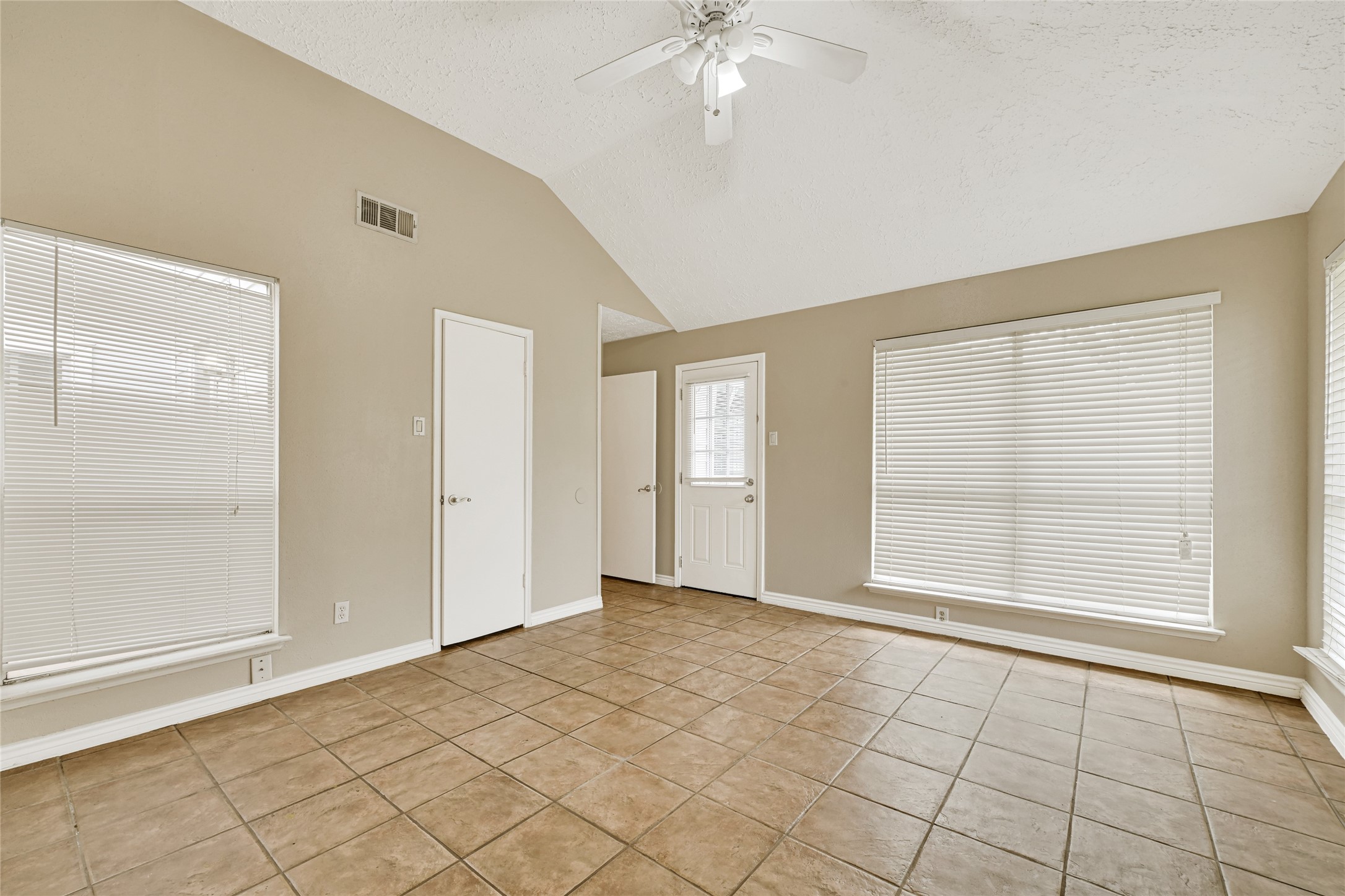 12322 Meadow Ridge Drive Property Photo 18