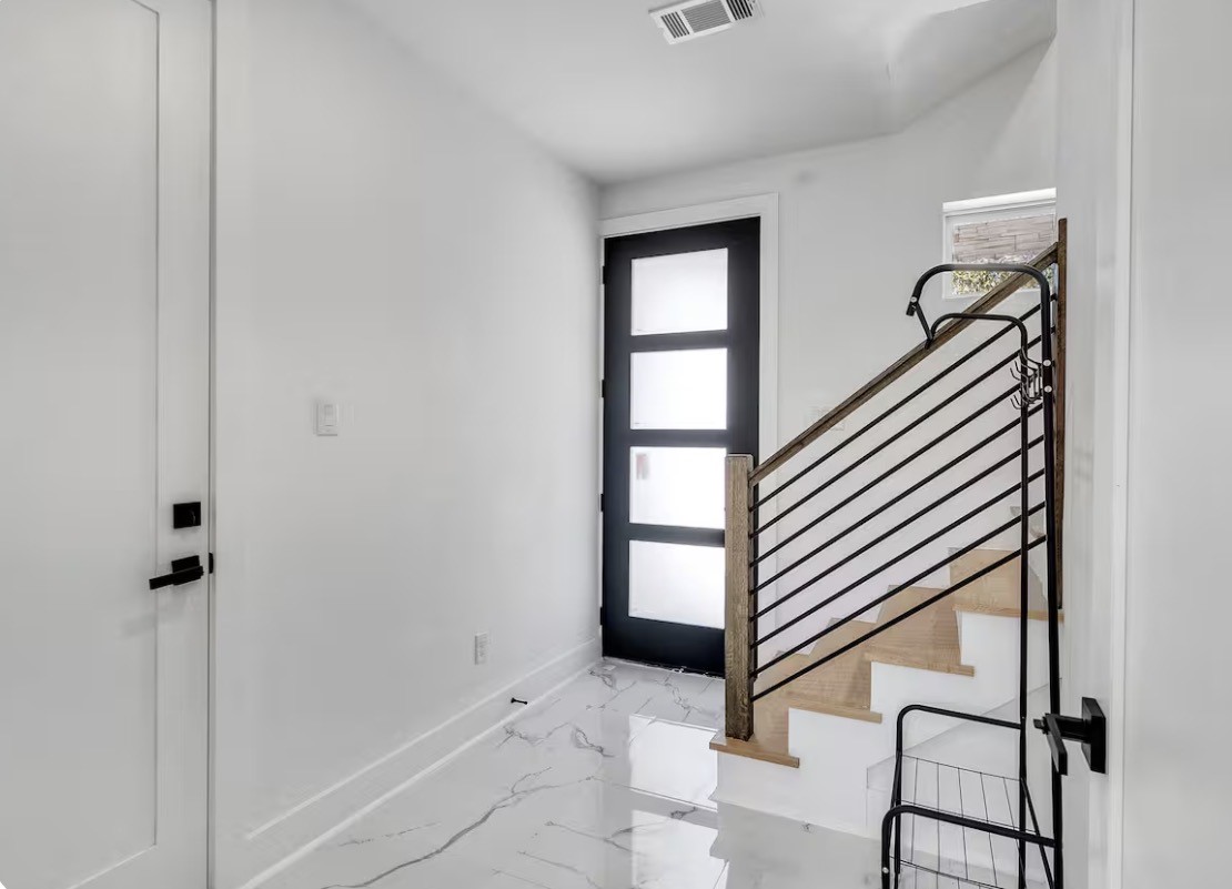 2711 Berry Street Property Photo 9