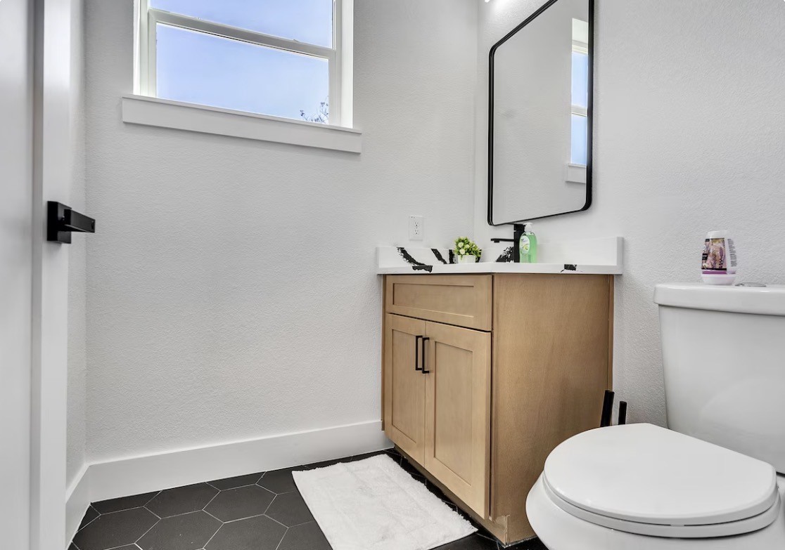 2711 Berry Street Property Photo 16