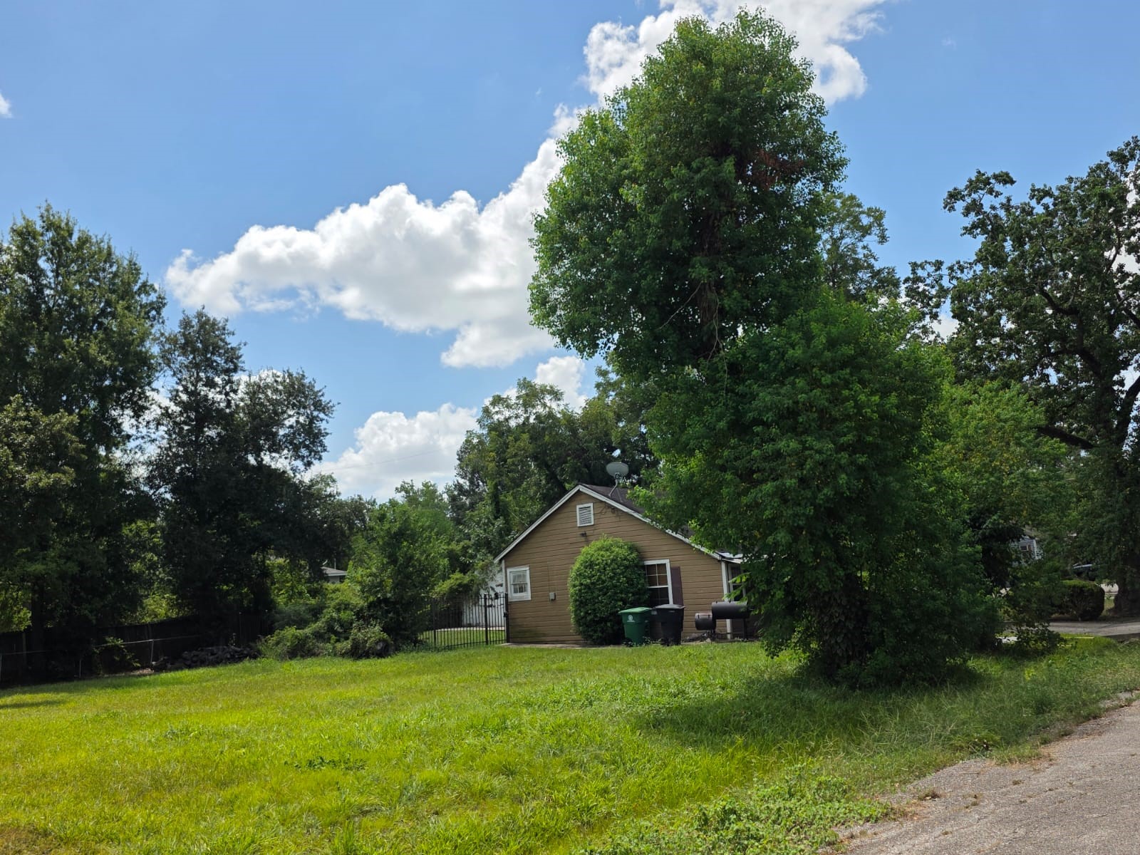 6825 Beachwood Street Property Photo 4
