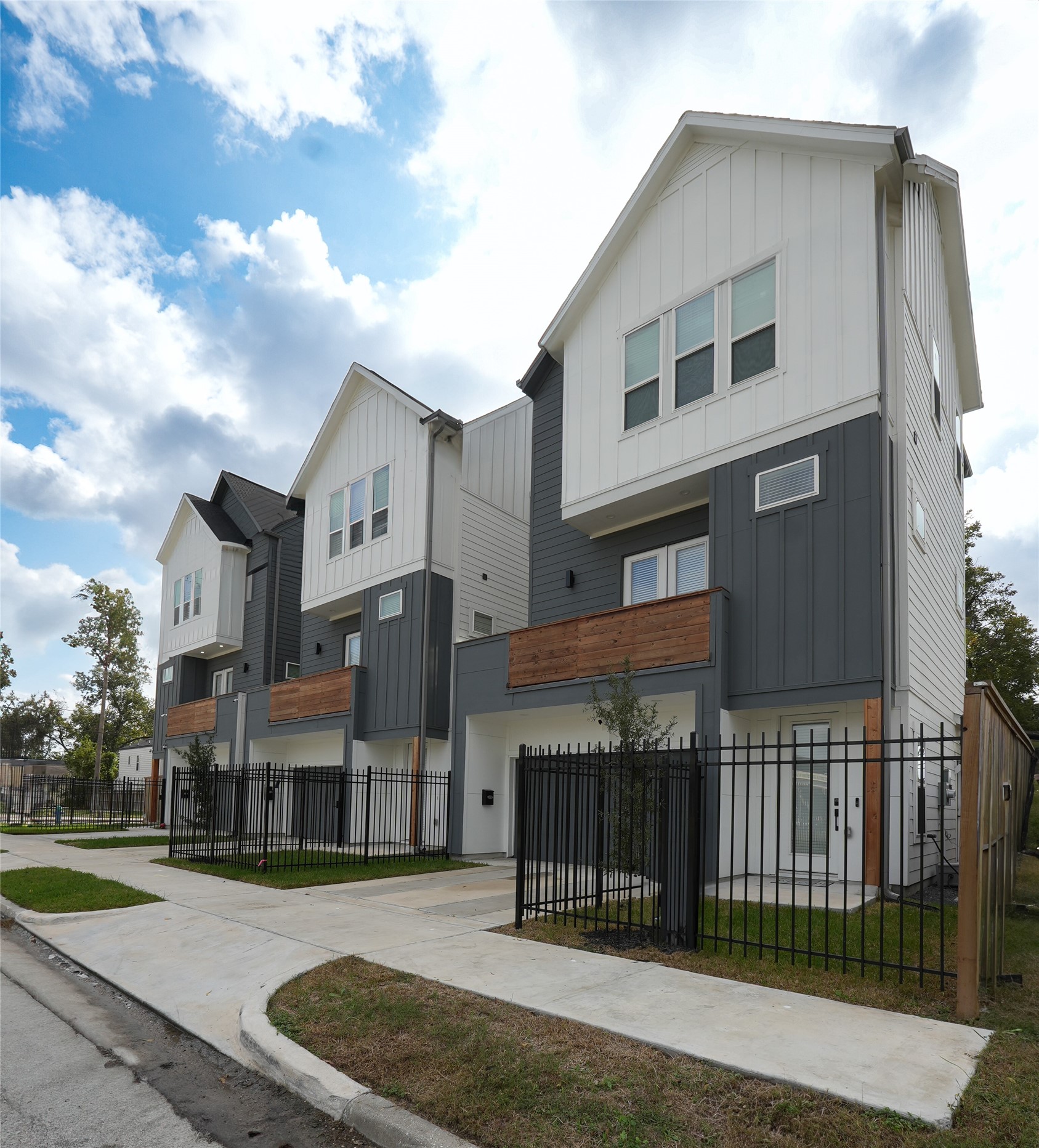 1614 Euel Street Property Photo 2