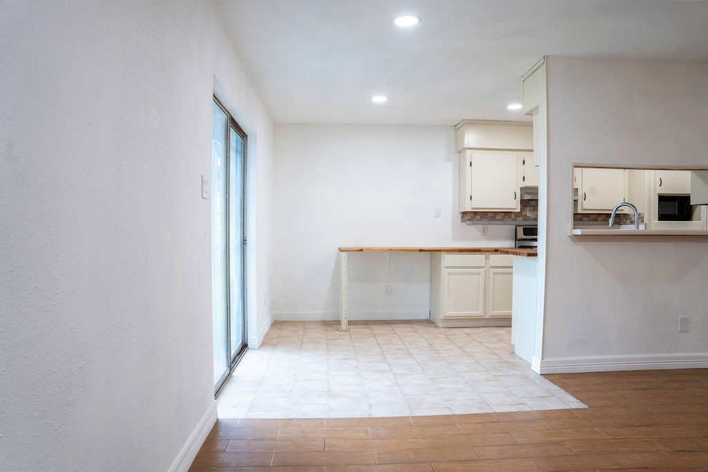 12130 Glenhollow Drive Property Photo 8