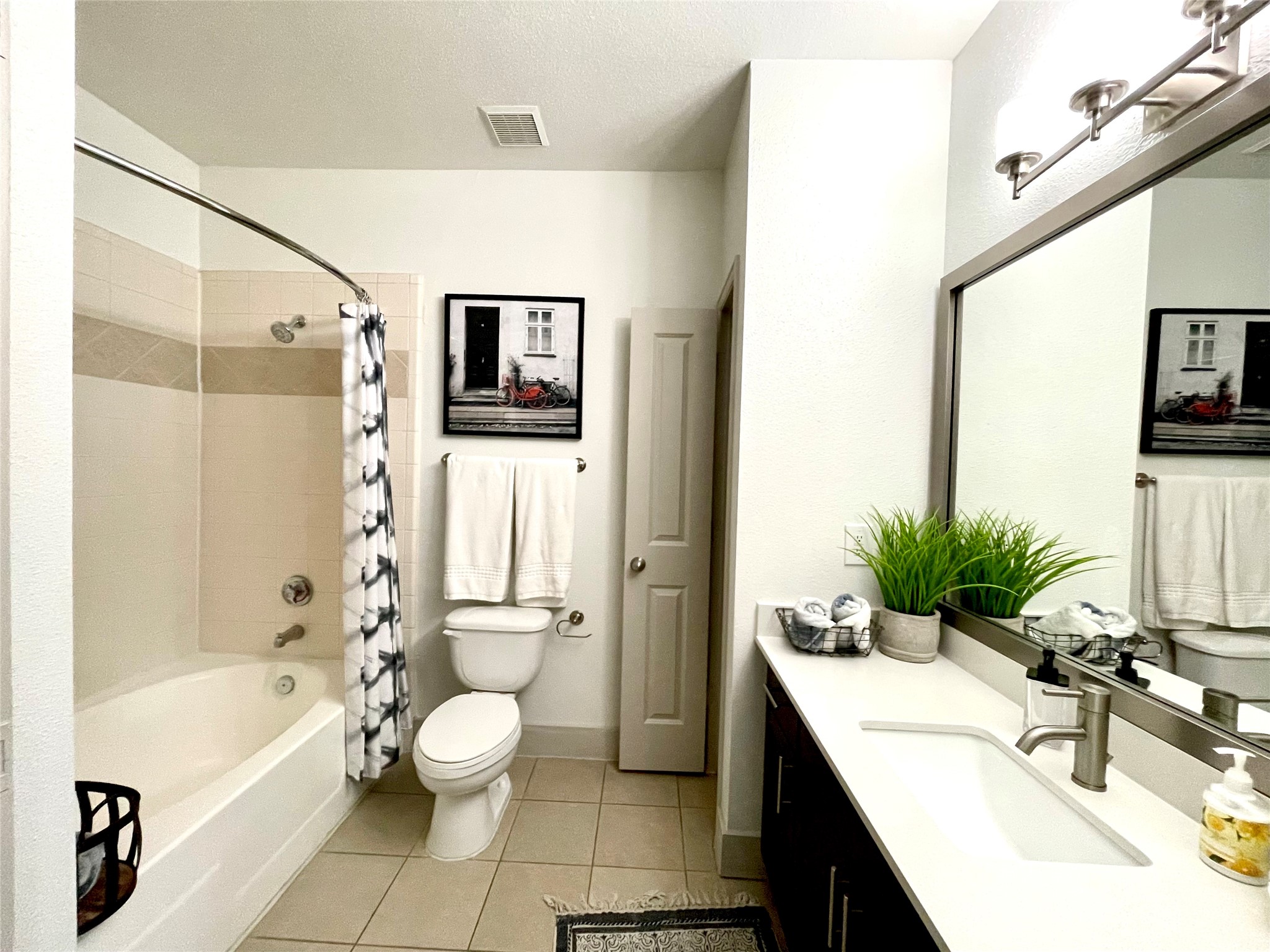 2222 Smith Street 324 Property Photo 3