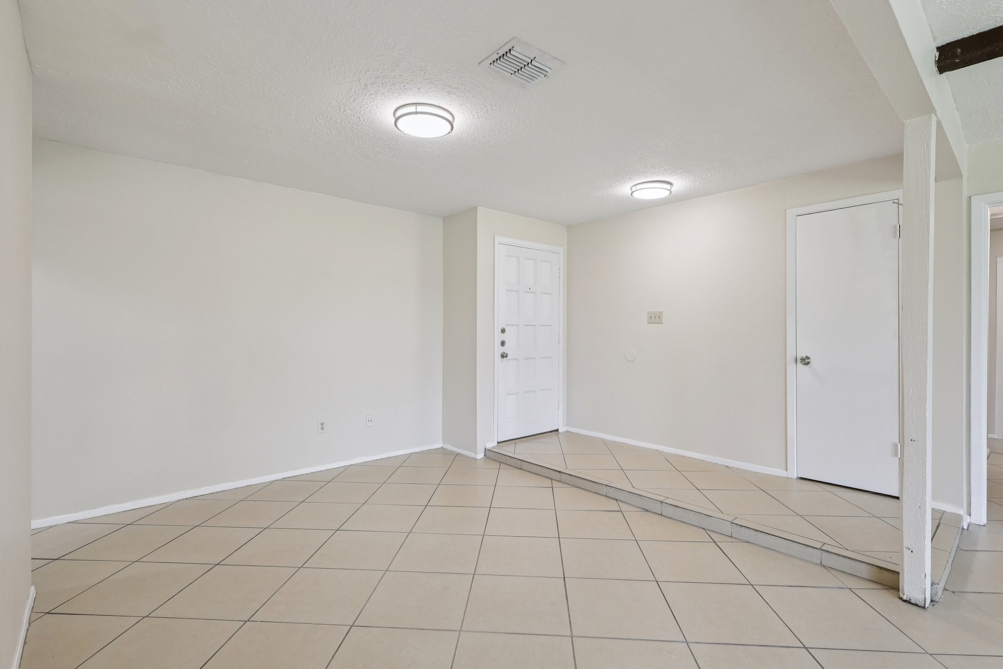 13419 Montaigne Drive Property Photo 4