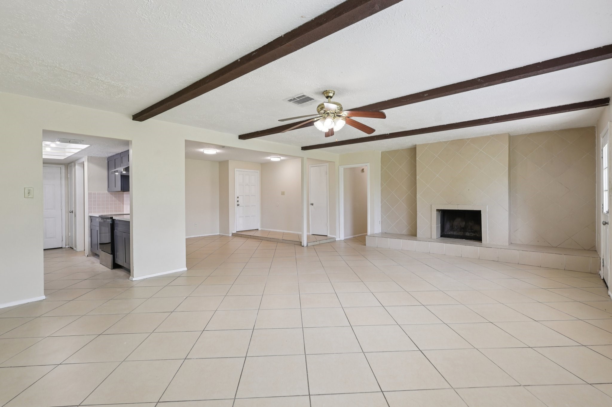 13419 Montaigne Drive Property Photo 6