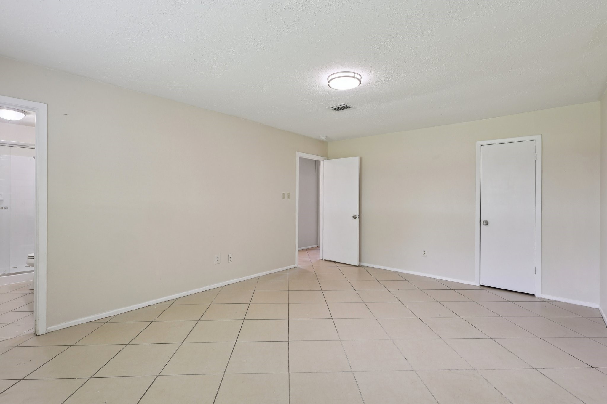 13419 Montaigne Drive Property Photo 12