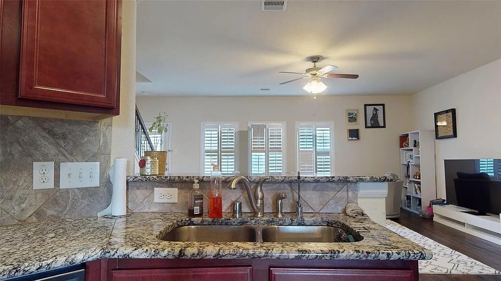3202 Cabin Wood Way Property Photo 8