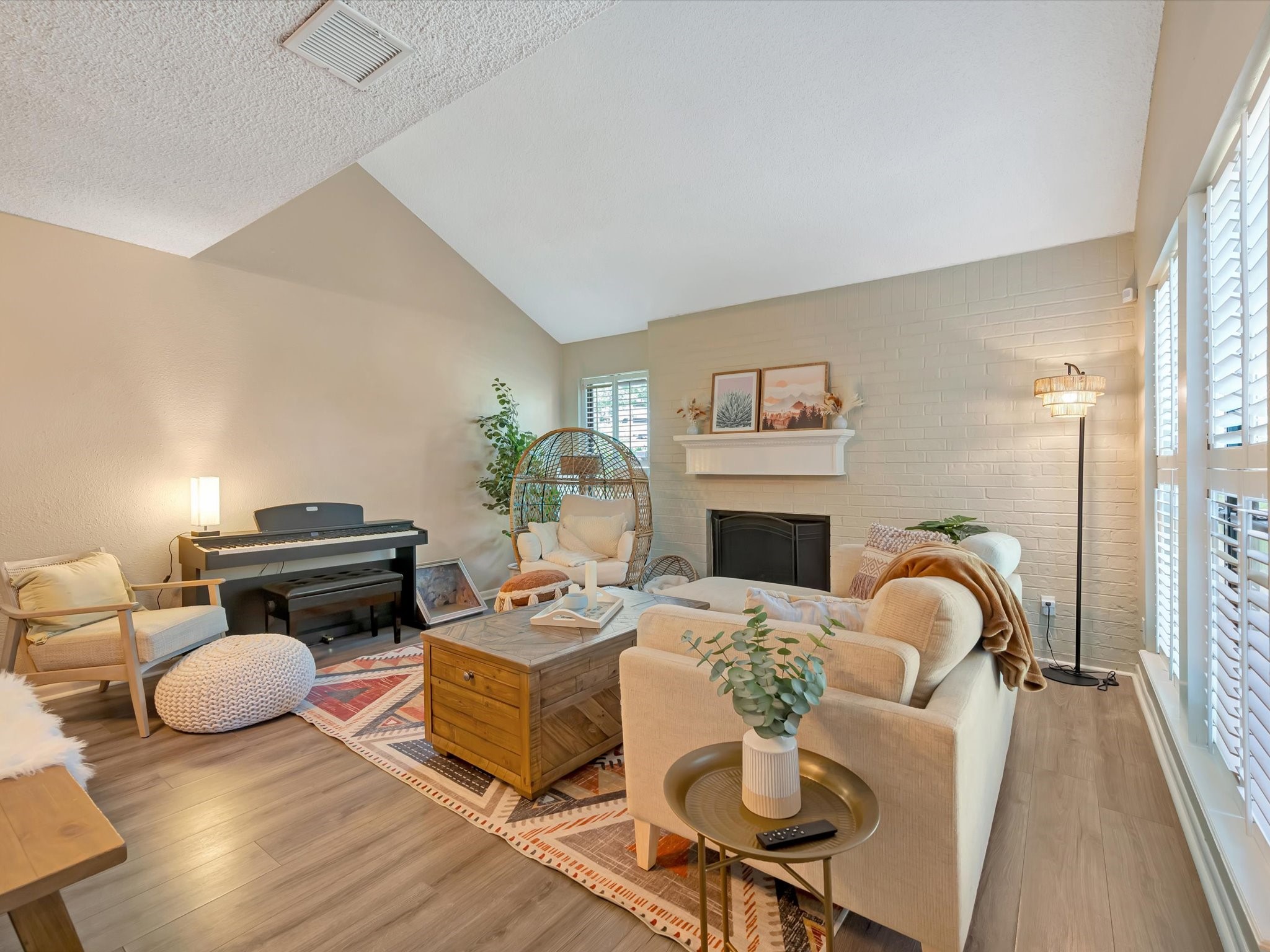 16570 Space Center Boulevard Property Photo 1