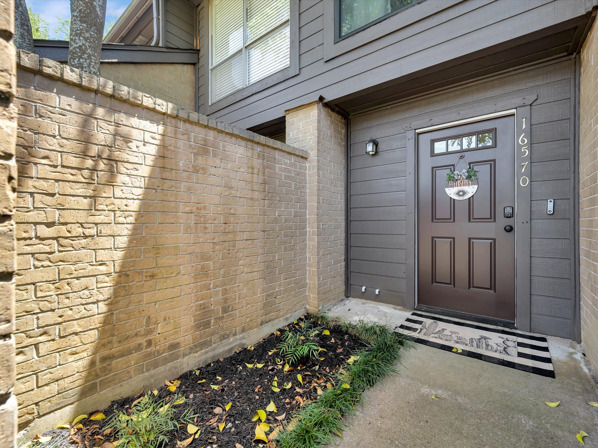 16570 Space Center Boulevard Property Photo 3