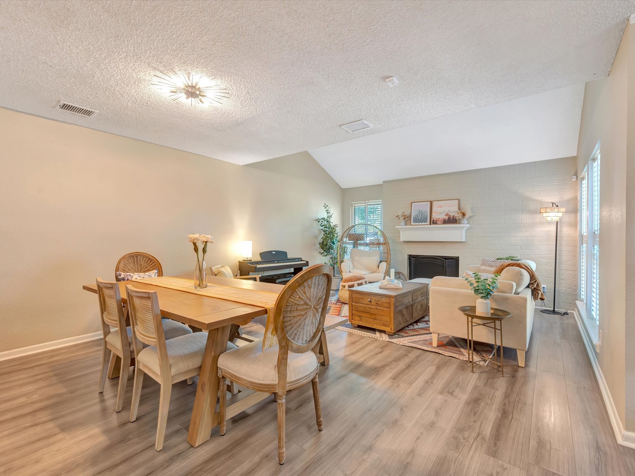 16570 Space Center Boulevard Property Photo 9