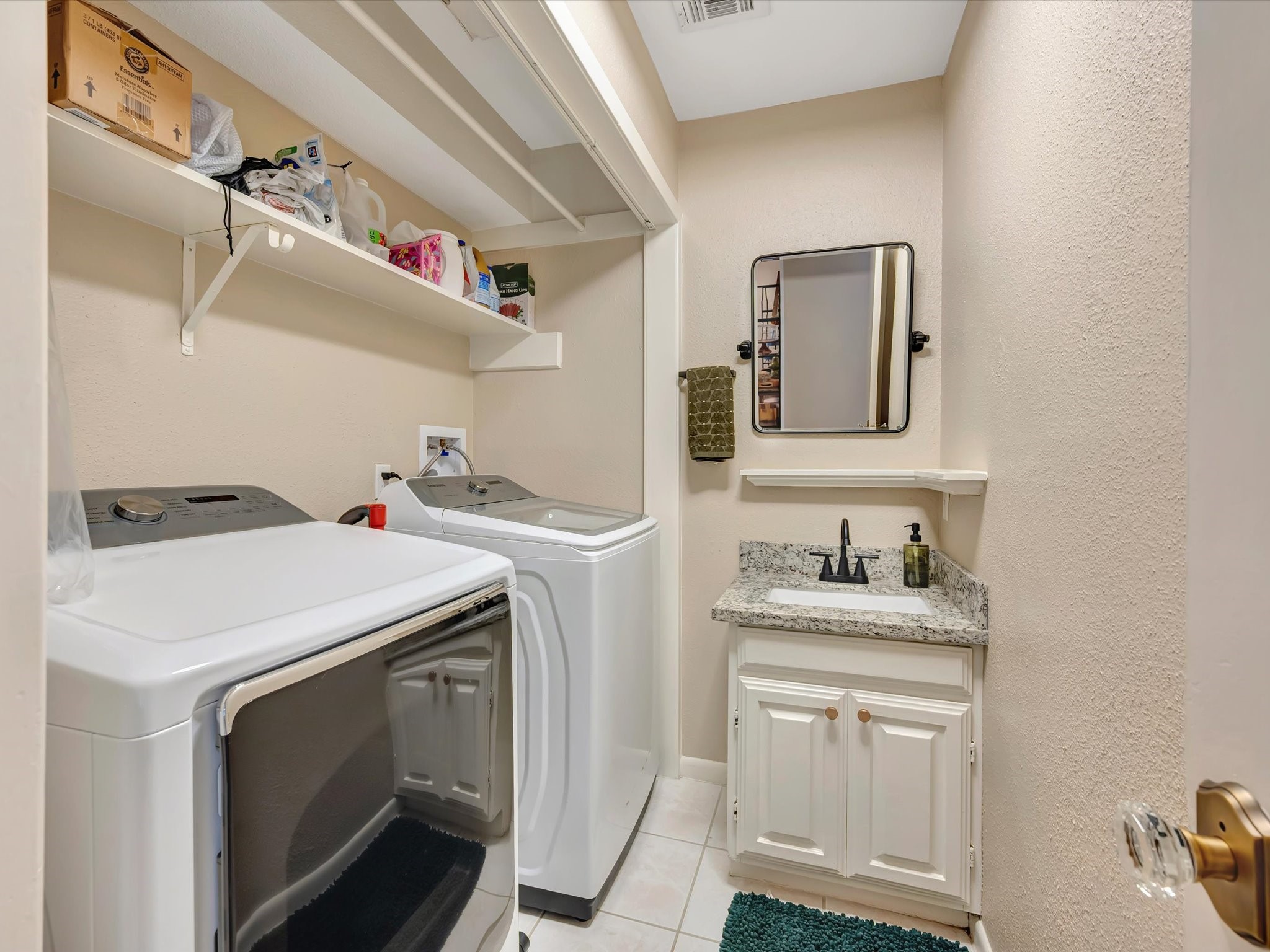 16570 Space Center Boulevard Property Photo 10