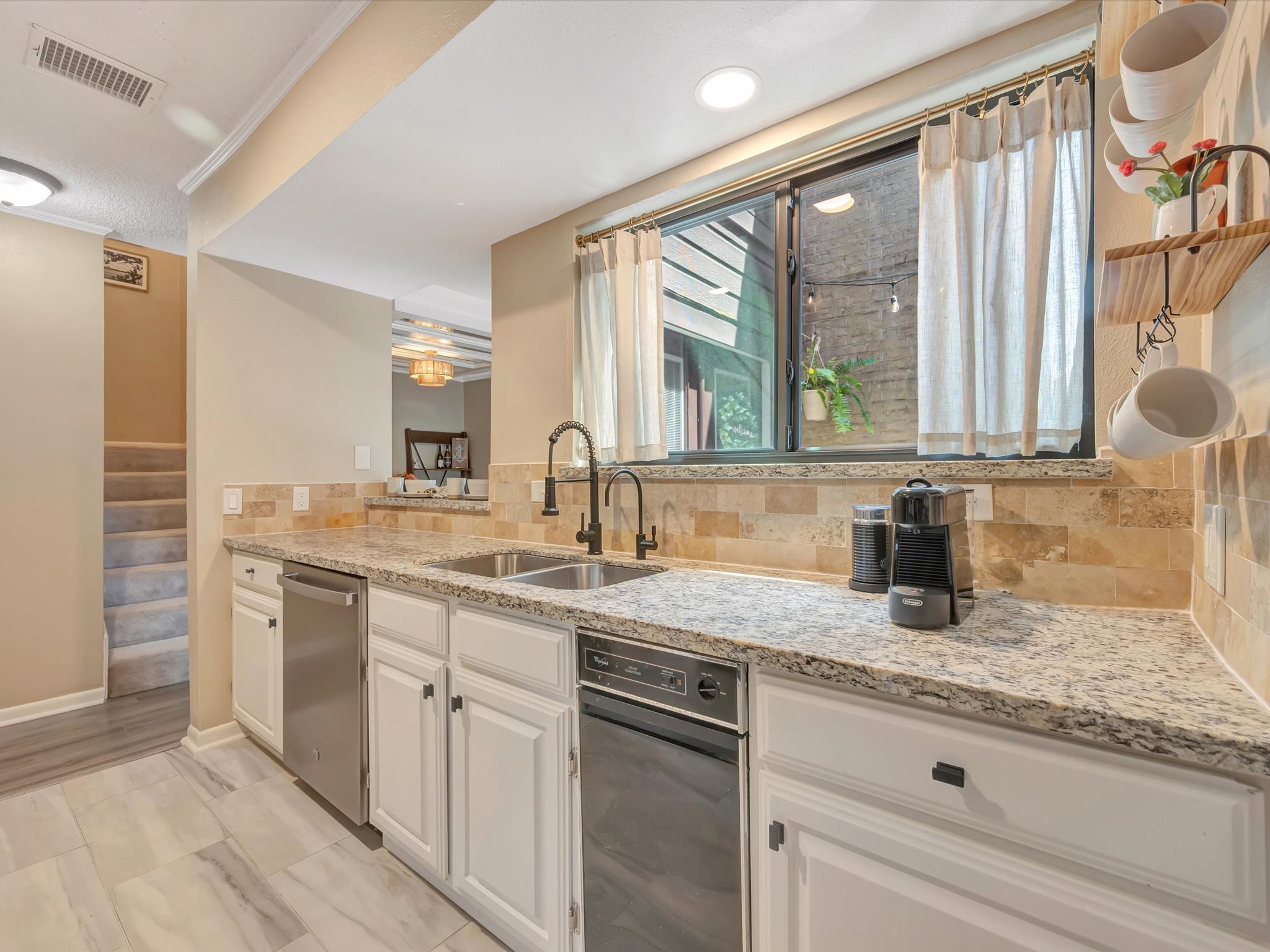 16570 Space Center Boulevard Property Photo 11