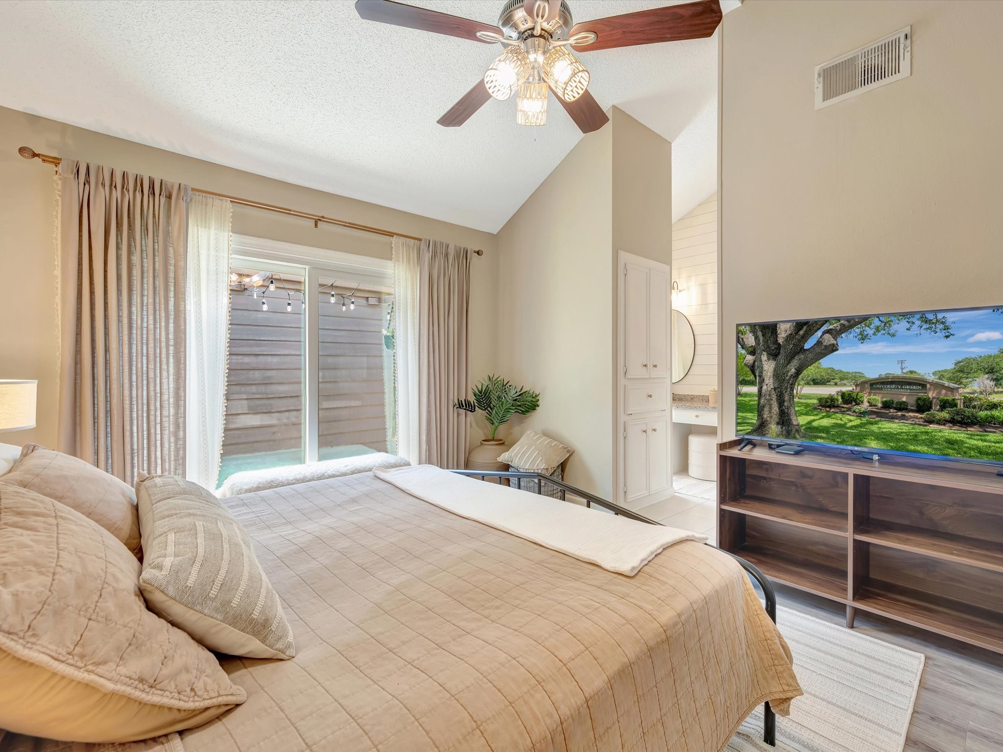 16570 Space Center Boulevard Property Photo 20