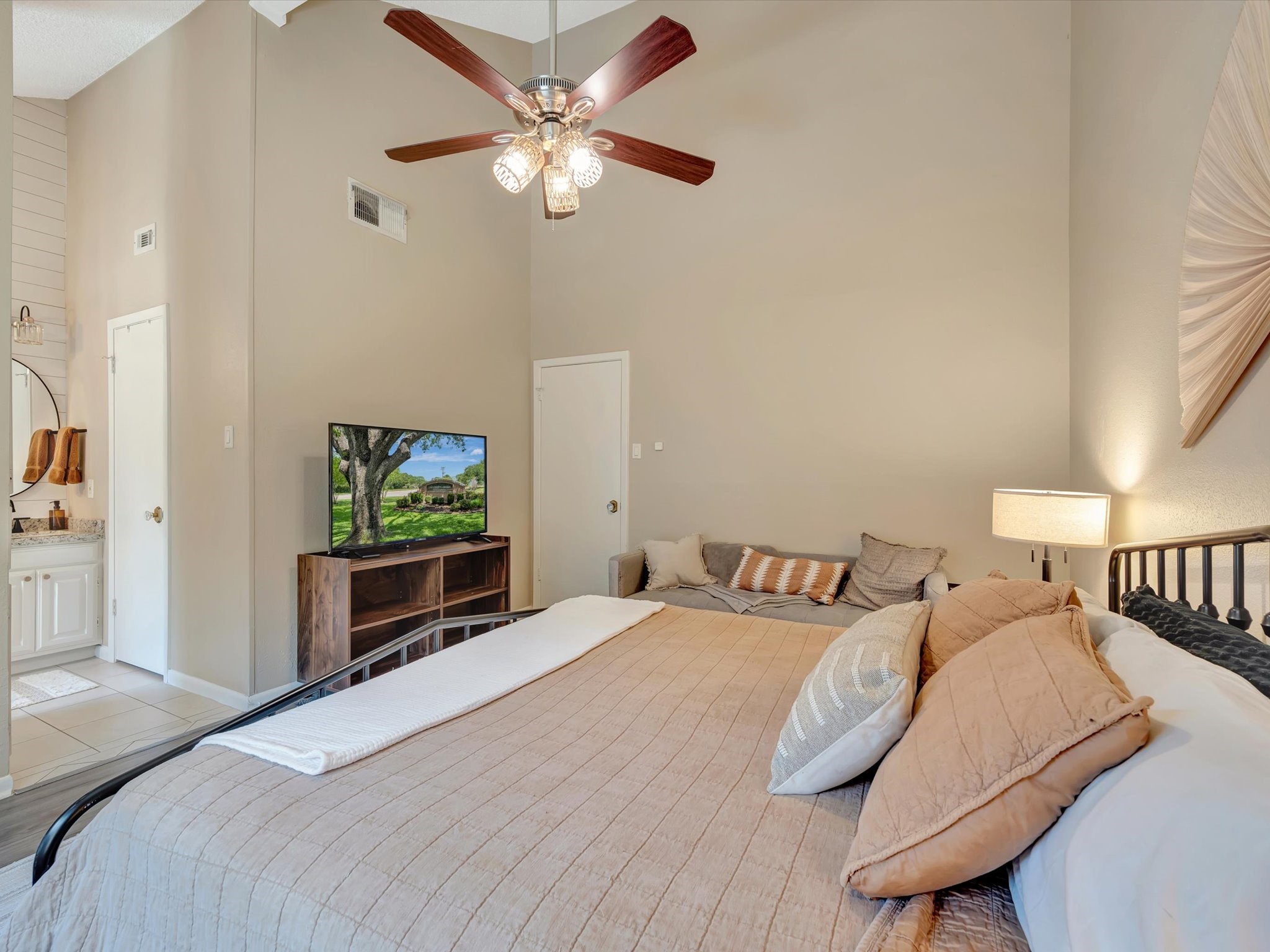 16570 Space Center Boulevard Property Photo 21