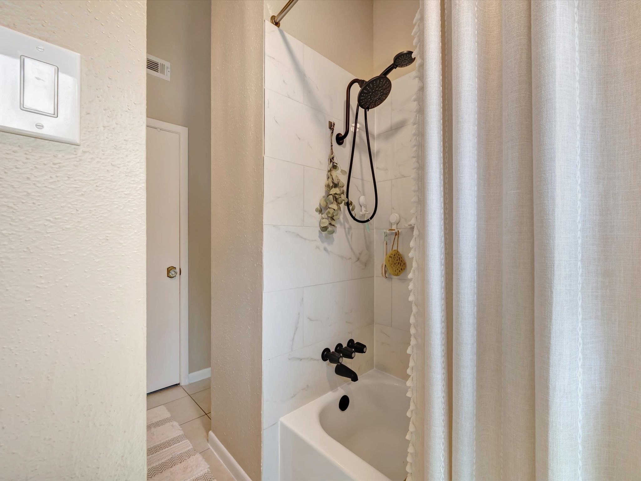 16570 Space Center Boulevard Property Photo 23