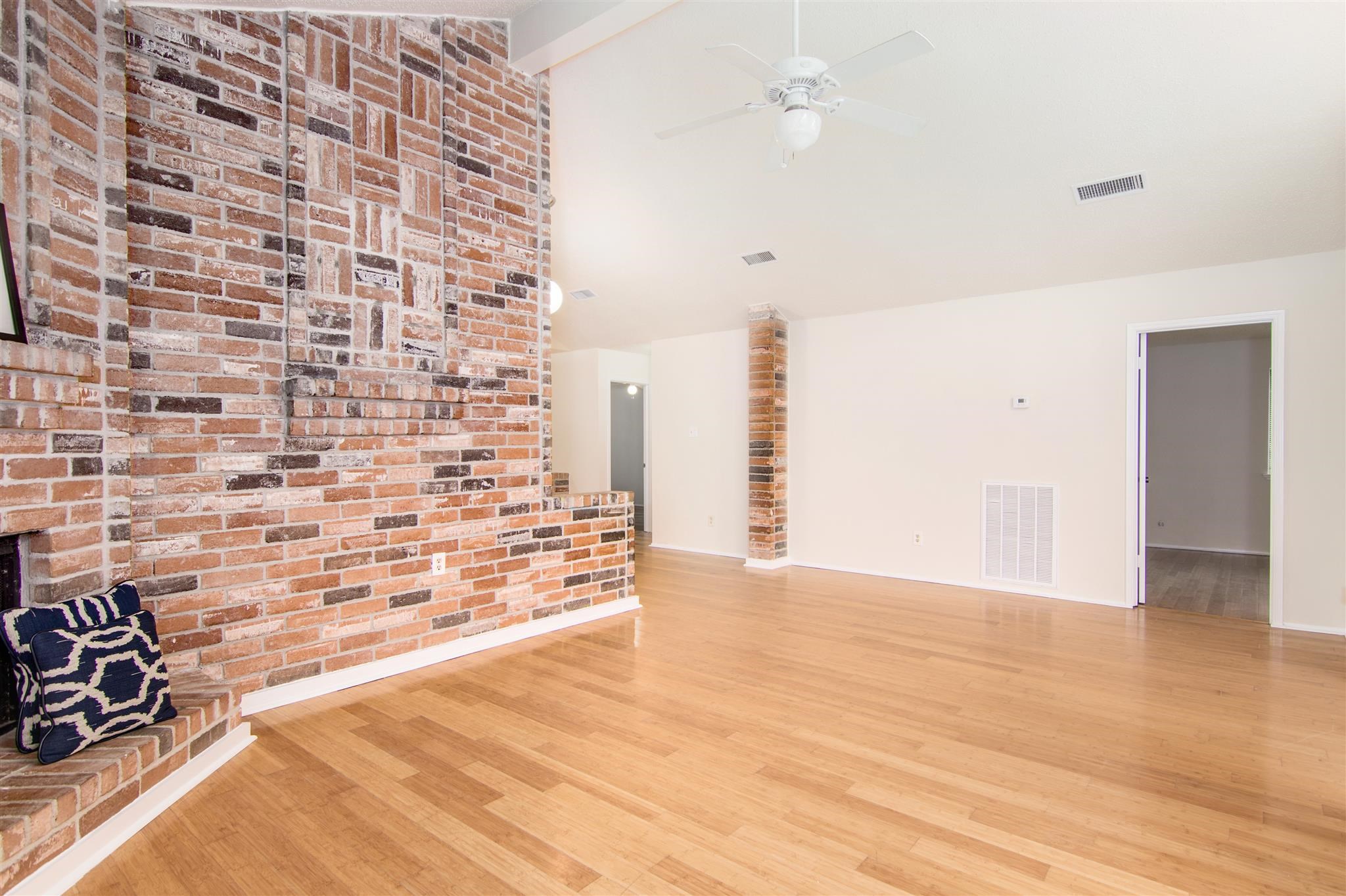 4930 Shadowdale Drive Property Photo 4