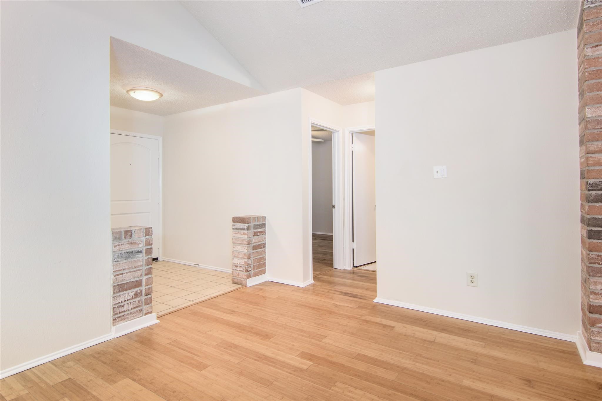 4930 Shadowdale Drive Property Photo 6