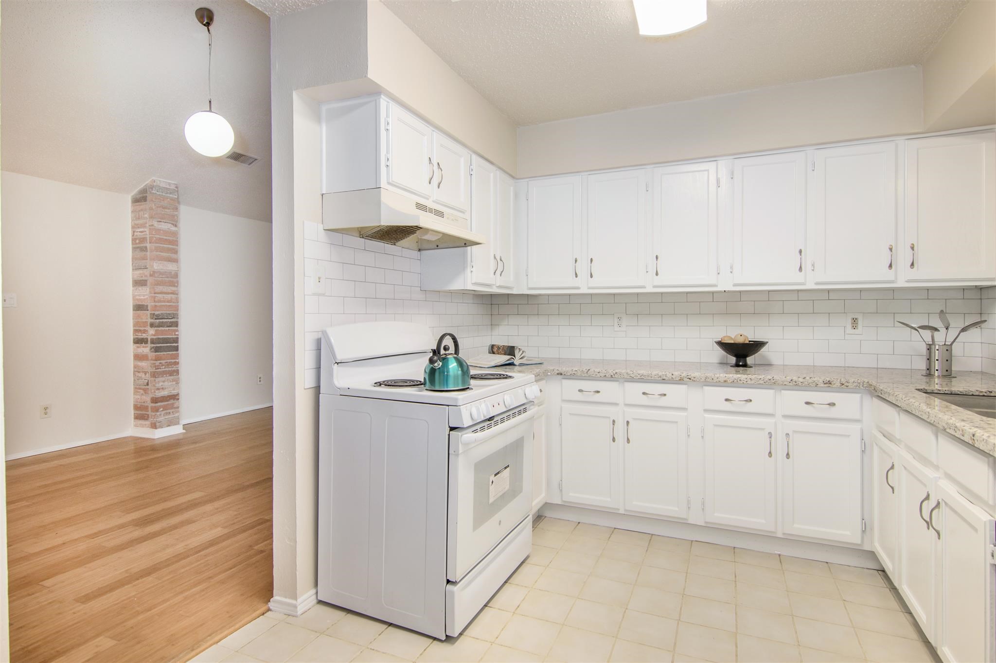 4930 Shadowdale Drive Property Photo 8
