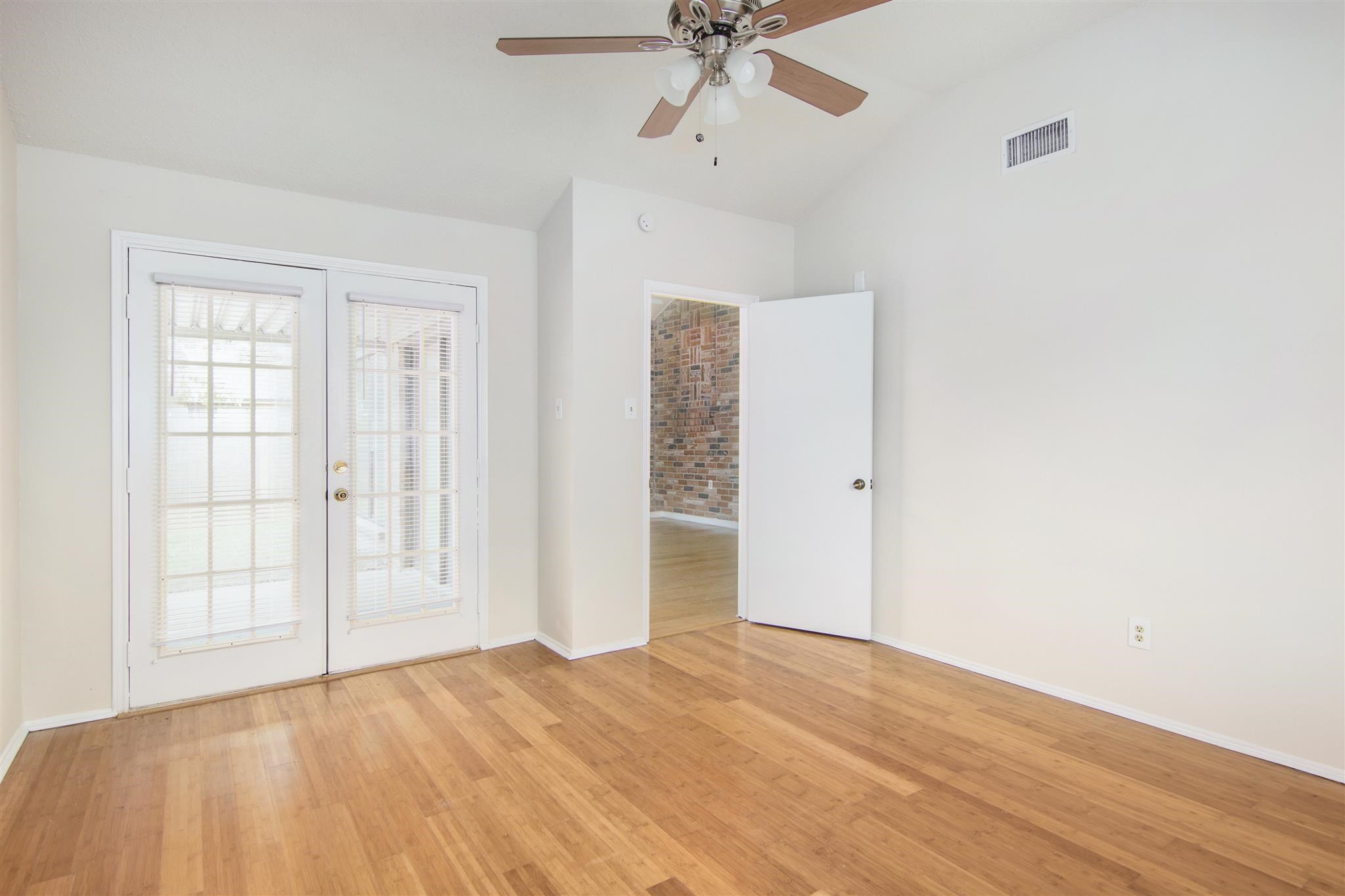 4930 Shadowdale Drive Property Photo 14