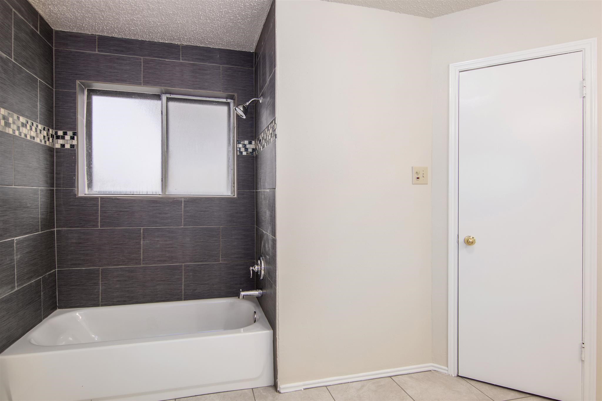 4930 Shadowdale Drive Property Photo 16