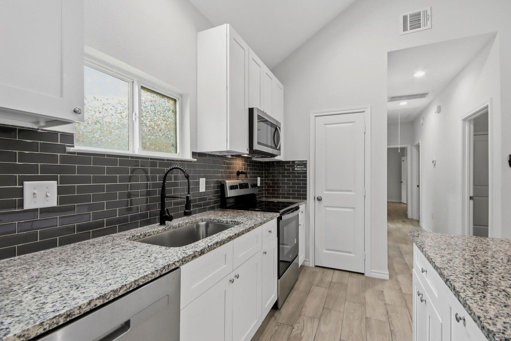 16902 Balmoral Property Photo 3