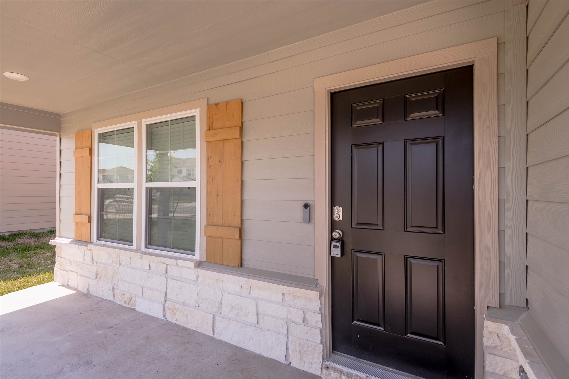 410 Del Monte Drive Property Photo 3