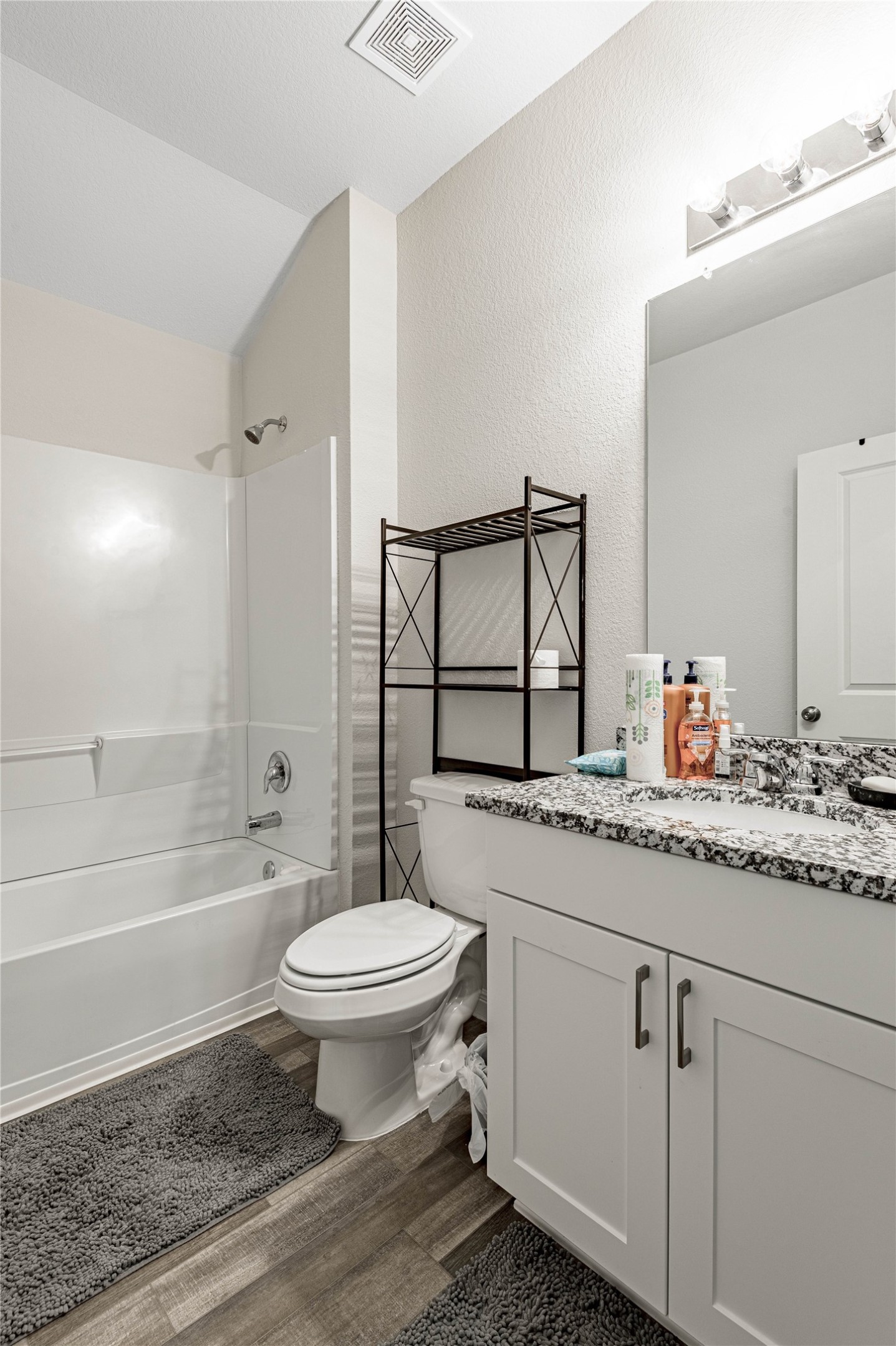 410 Del Monte Drive Property Photo 8