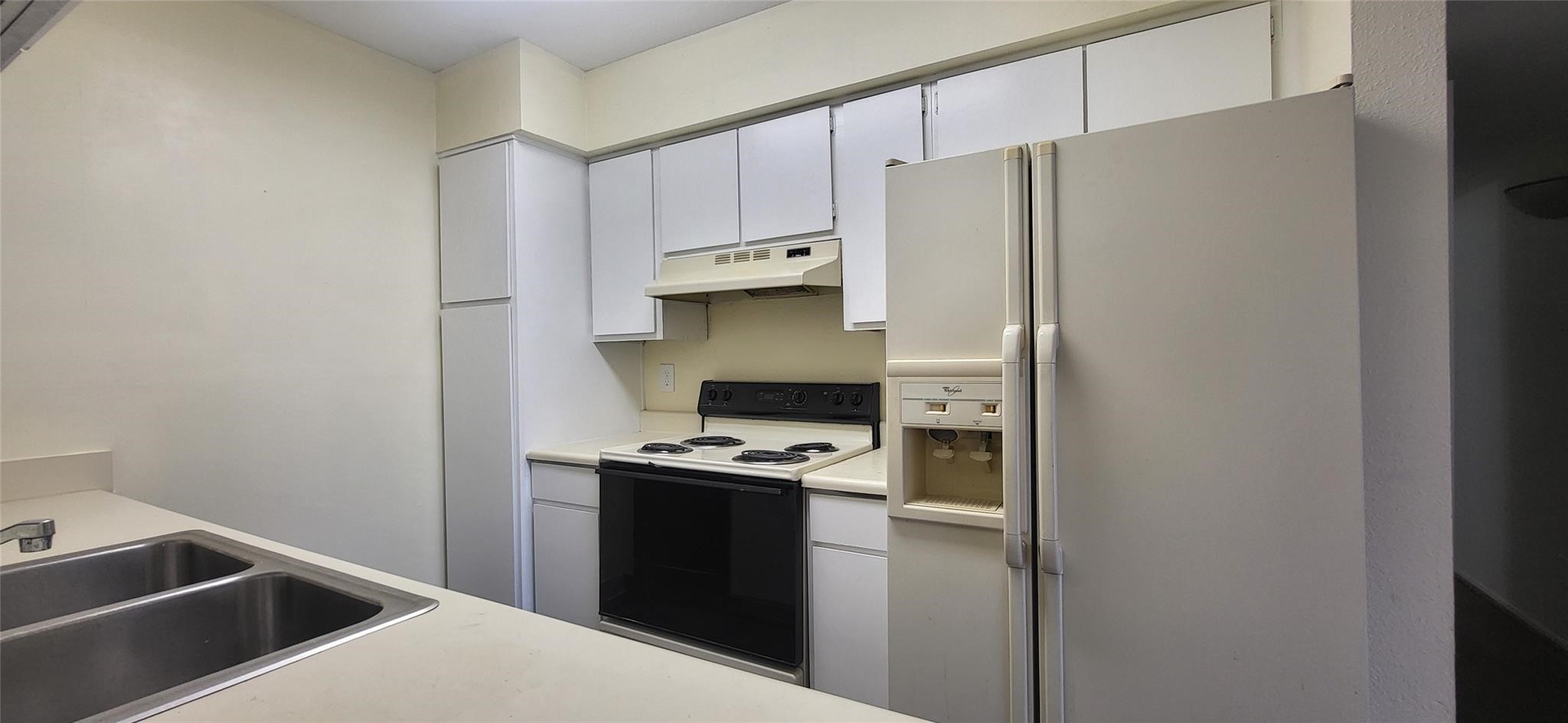 2822 S Bartell Drive 21 Property Photo 6