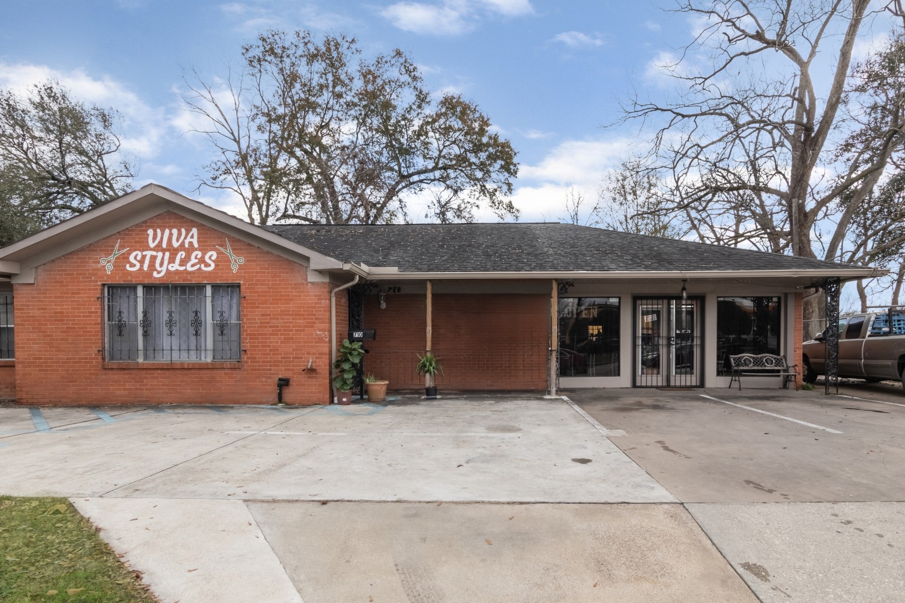 710 E Parker Road Property Photo