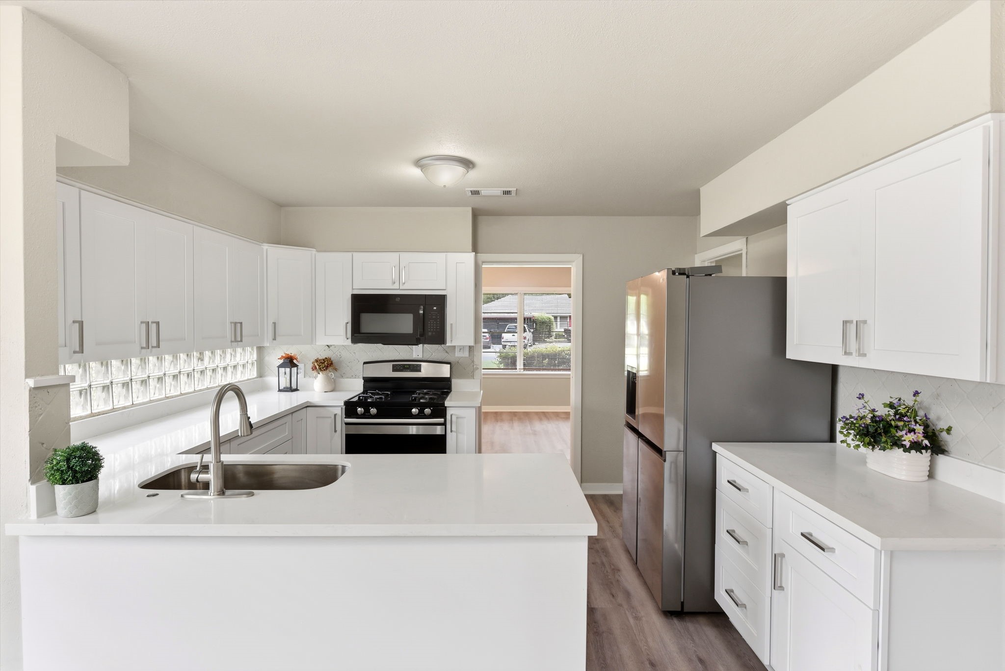 6602 Reed Road Property Photo 3
