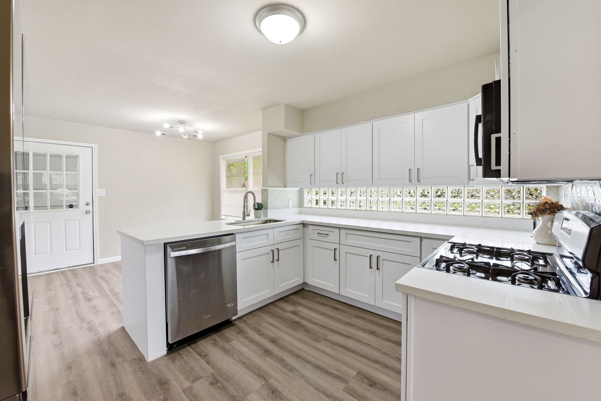 6602 Reed Road Property Photo 4